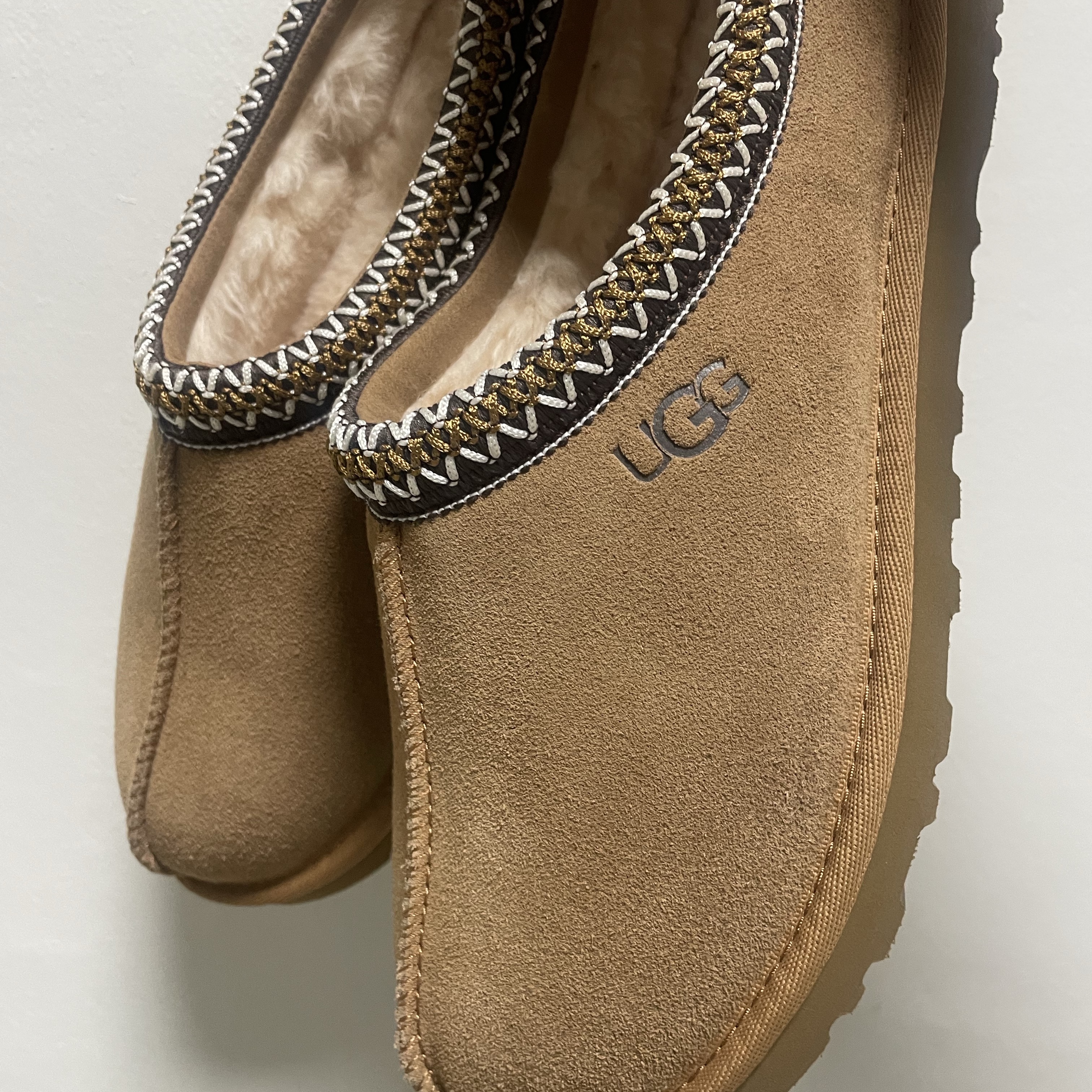 UGG Tasman Slipper Chestnut 착용 스타일
