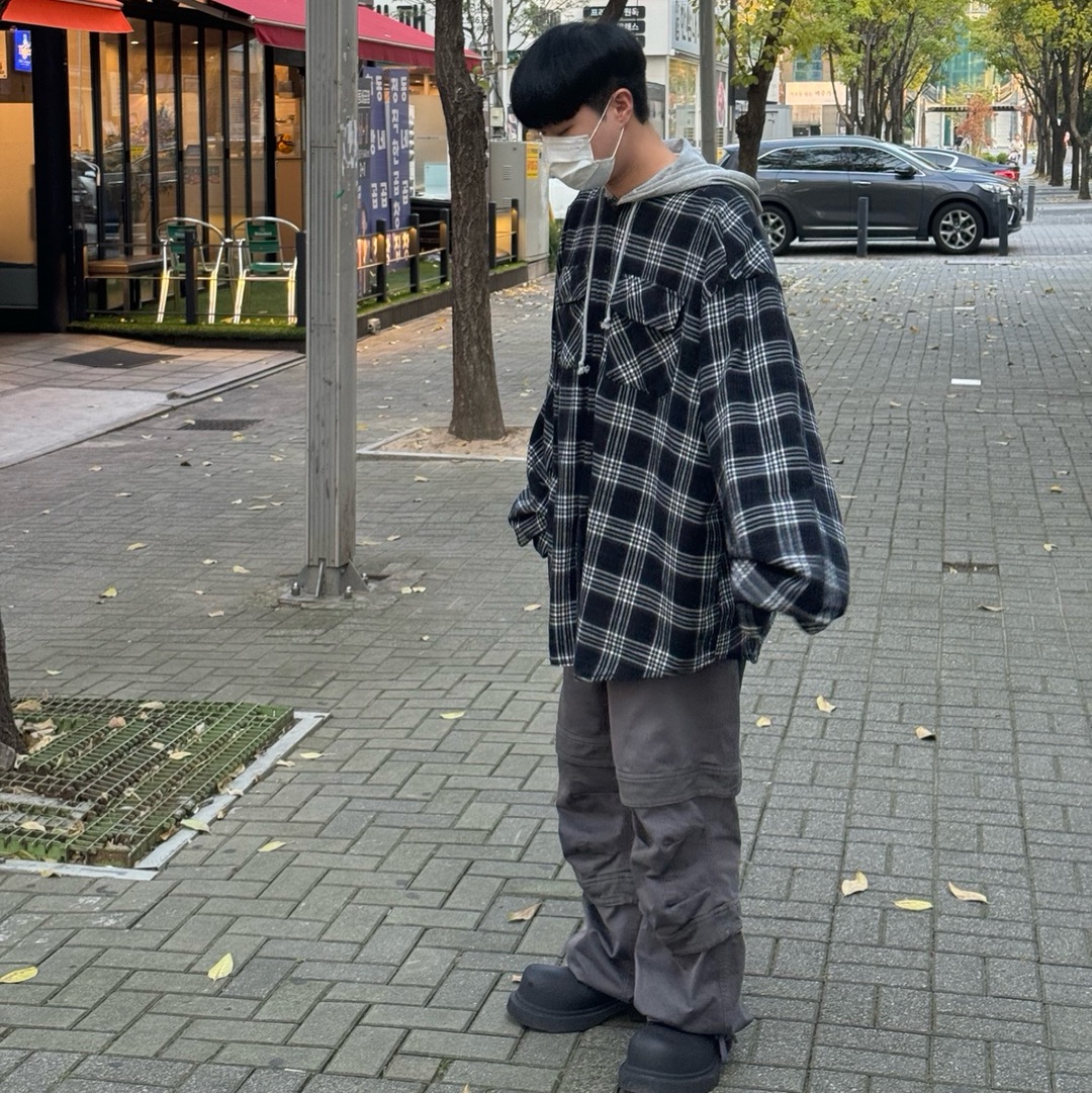 Project G/R Reversible Hooded Check Shirt Black, Farfromwhat Far Layered Work Pants Charcoal 착용 스타일 - 1