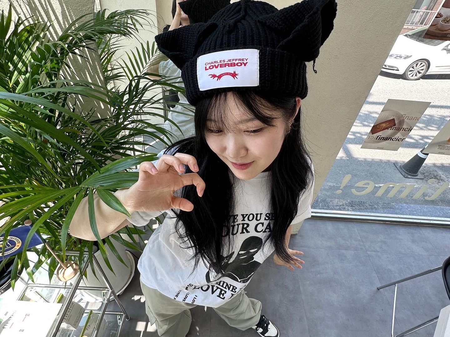 Charles Jeffrey Loverboy Floppy Ears Beanie Black 착용 스타일 - 3
