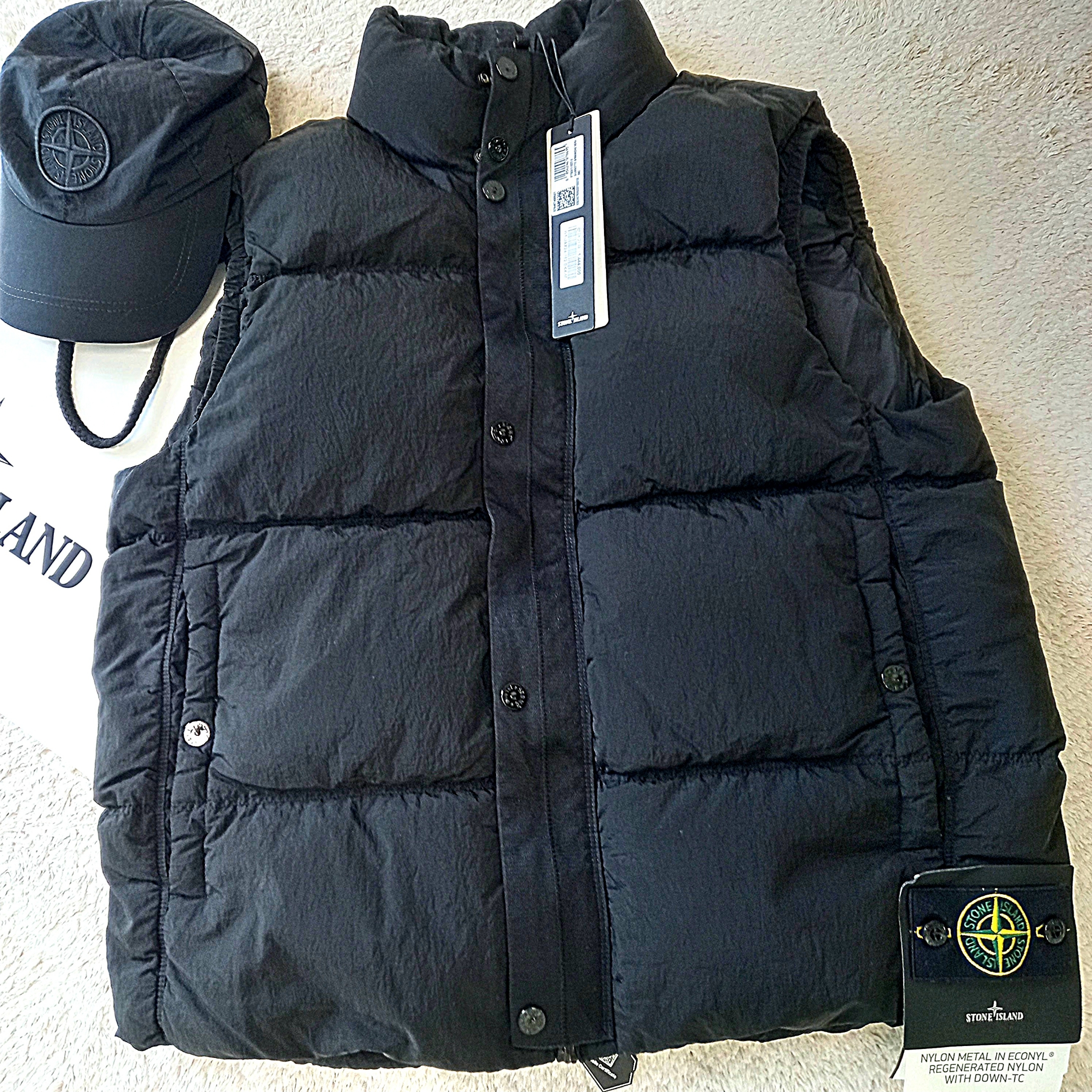 Stone Island G0419 Nylon Metal in Econyl Down Zip Vest with Anti Drop Black - 24FW 착용 스타일 - 1