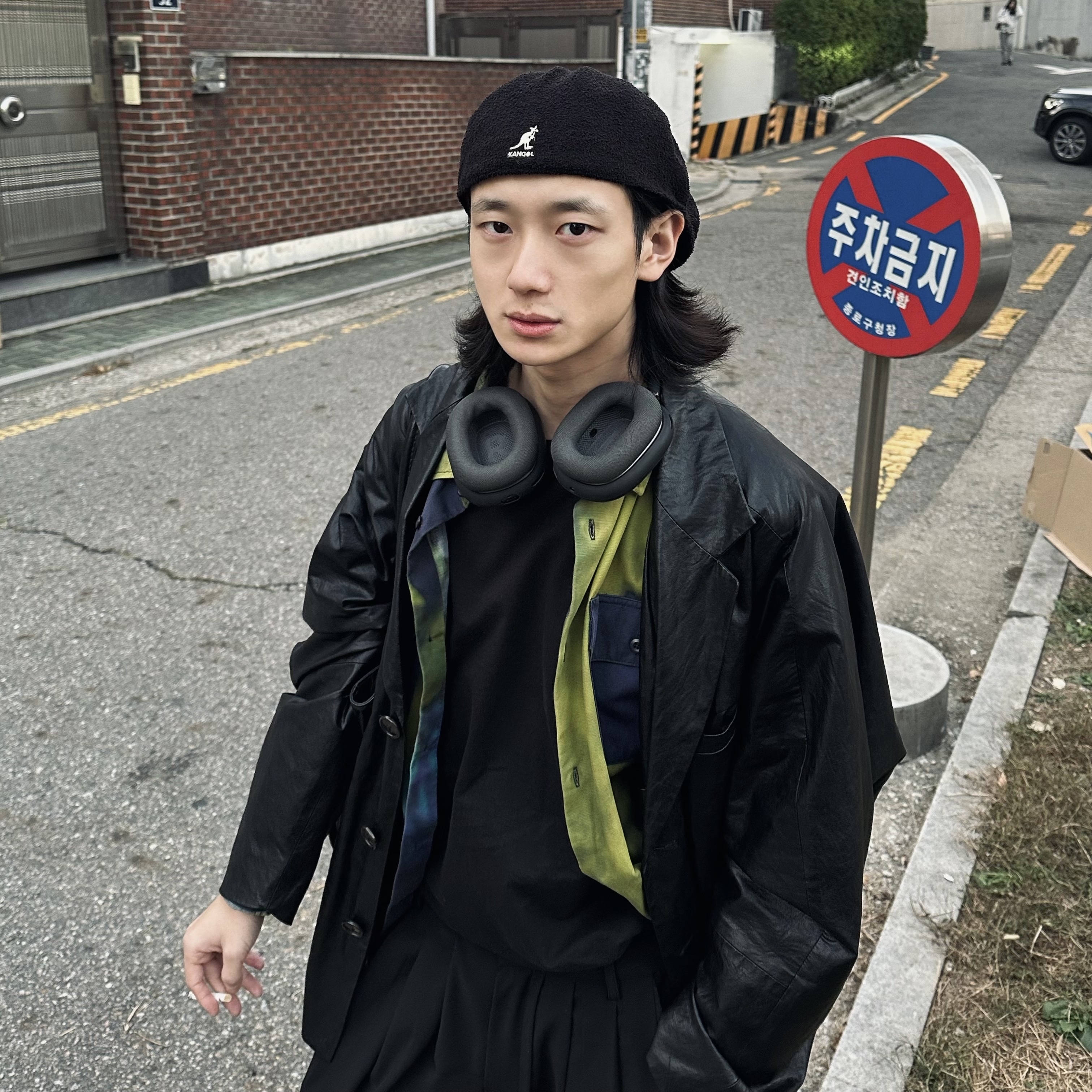 Maison Margiela Tabi Chelsea Boots Black 착용 스타일 - 2
