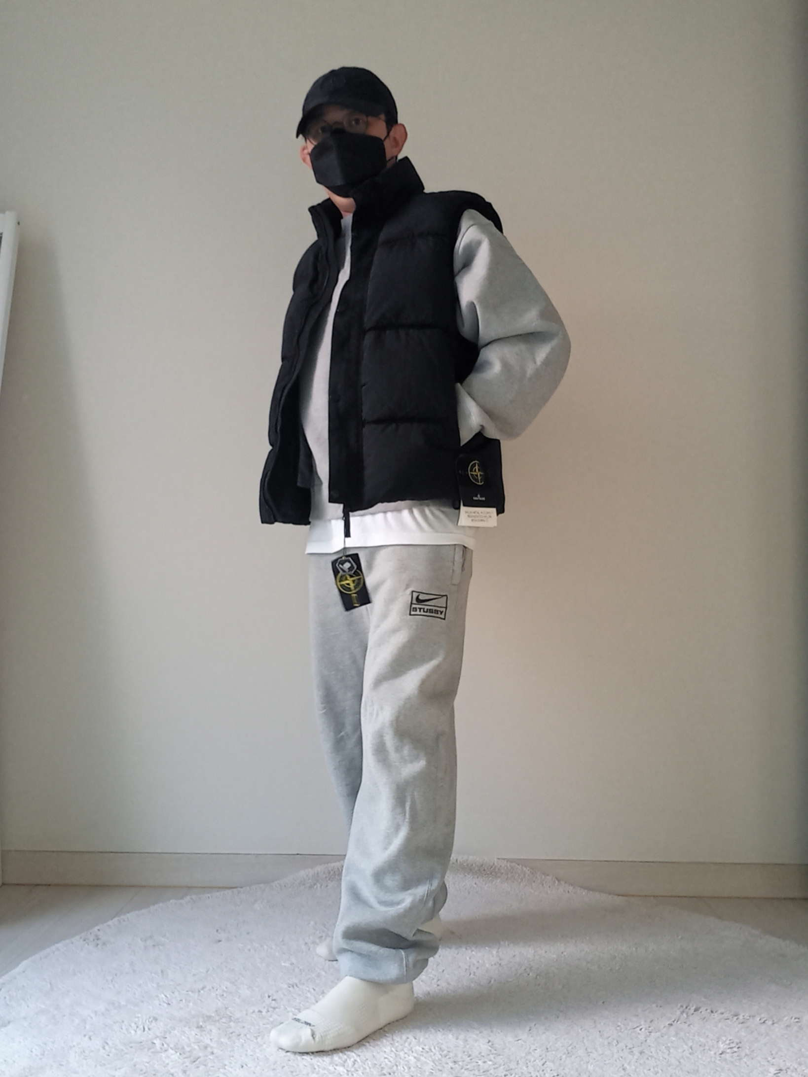Stone Island G0419 Nylon Metal in Econyl Down Zip Vest with Anti Drop Black - 24FW, Nike x Stussy NRG Fleece Crewneck Dark Grey Heather (DO9337-063) 착용 스타일 - 1