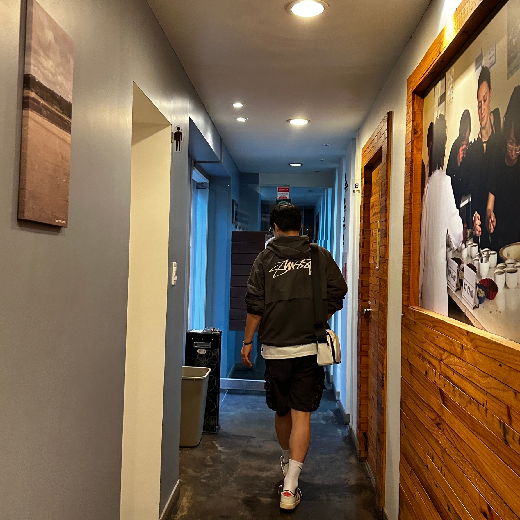 Stussy Wave Dye Beach Shell Jacket Black, Ader Error Trace Admore Crossbody Bag White 착용 스타일