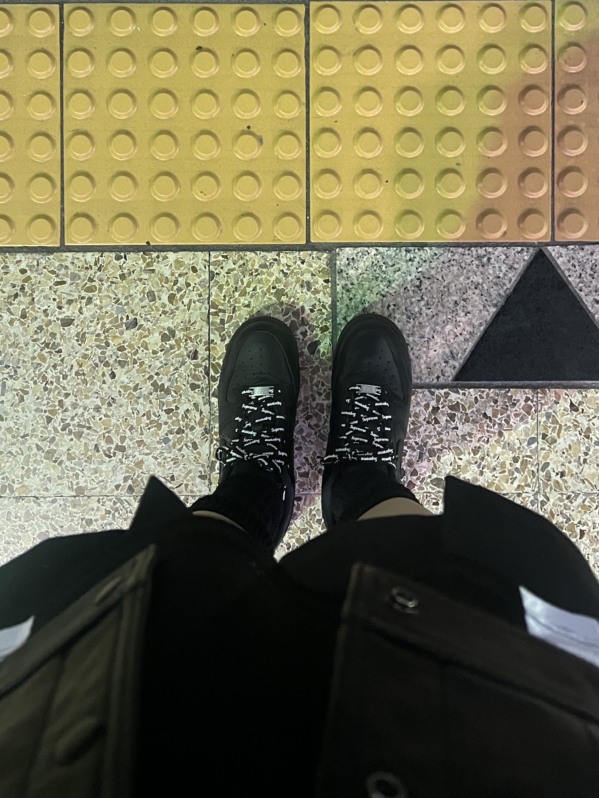 Supreme x Martine Rose Football Jersey Black - 24FW, Nike x Supreme Air Force 1 Low Black 착용 스타일 - 3