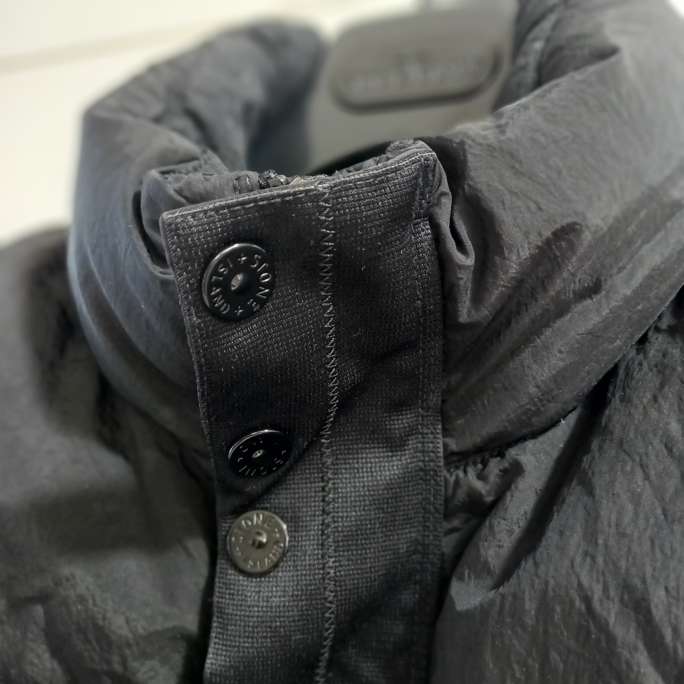 Stone Island G0419 Nylon Metal in Econyl Down Zip Vest with Anti Drop Black - 24FW 착용 스타일 - 4