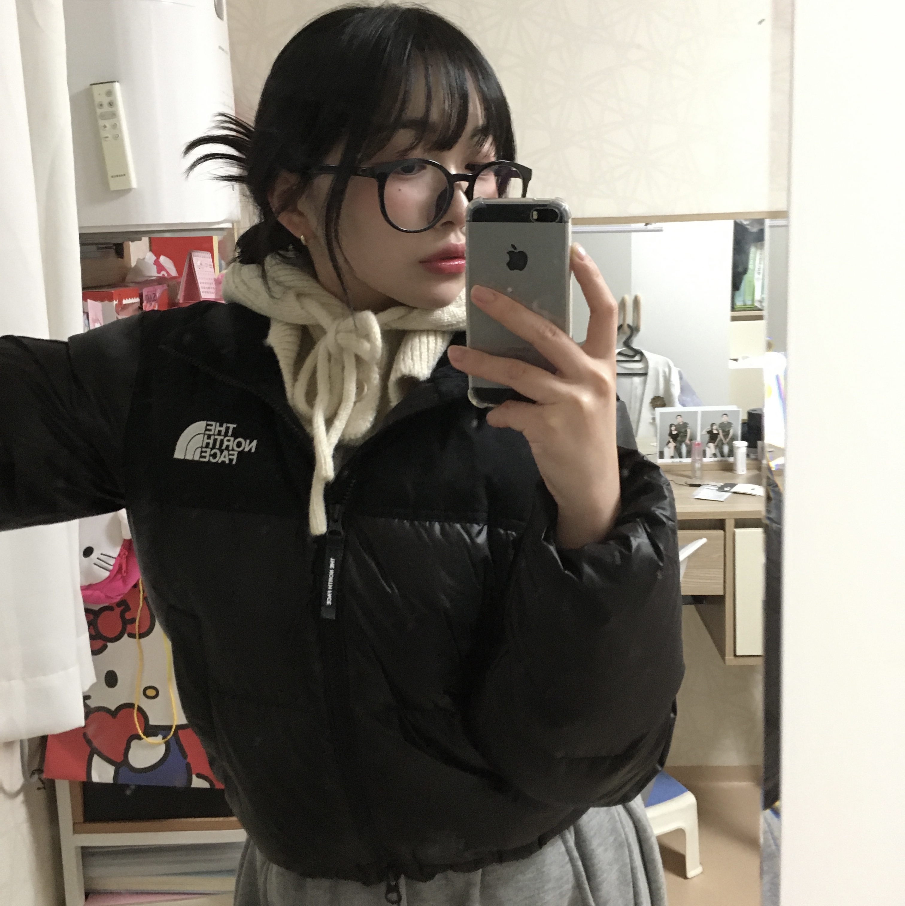(W) The North Face White Label Novelty Nuptse Down Jacket Black 착용 스타일 - 2