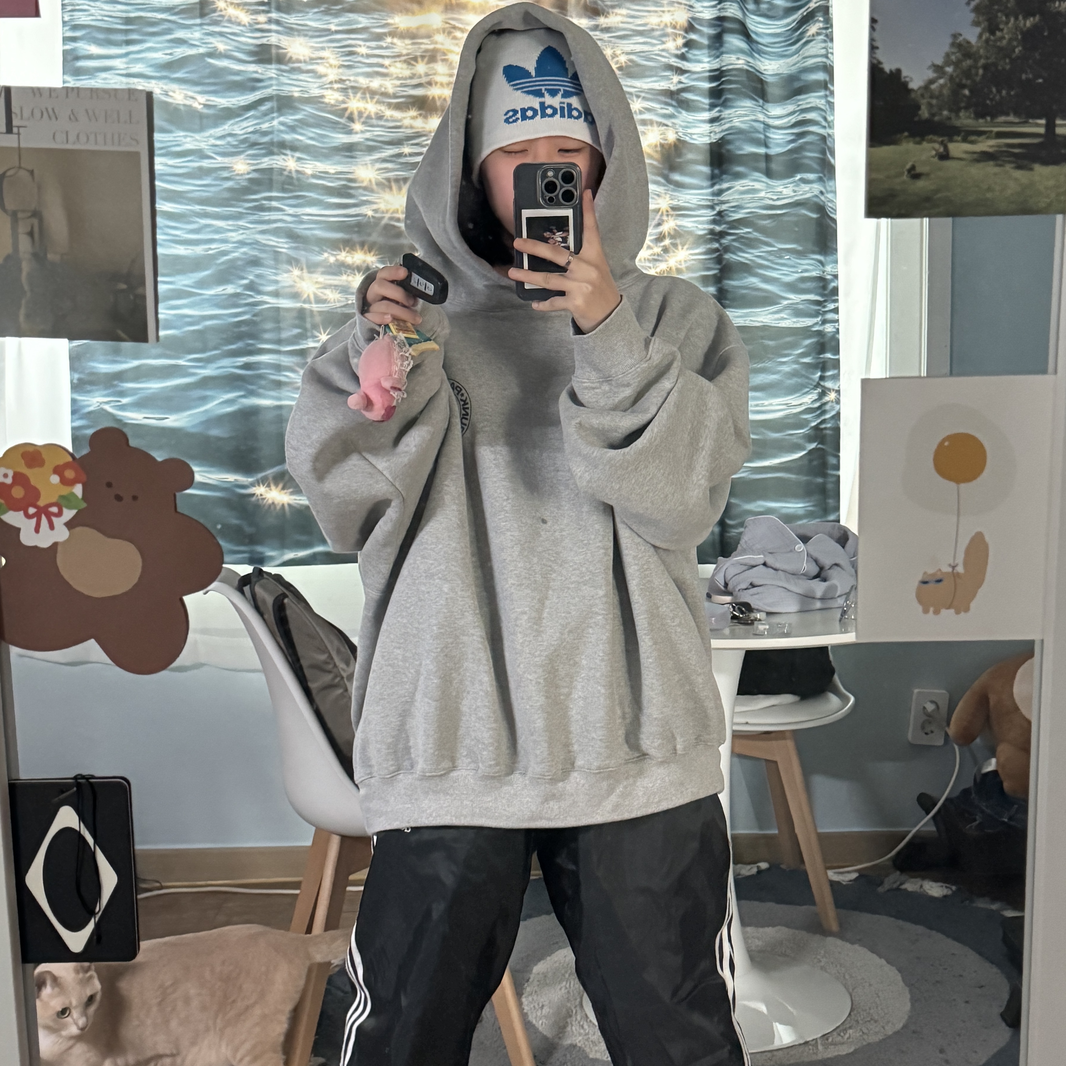 Punch Drunk Parties Circle Logo Oversized Hoodie Gray 착용 스타일 - 2
