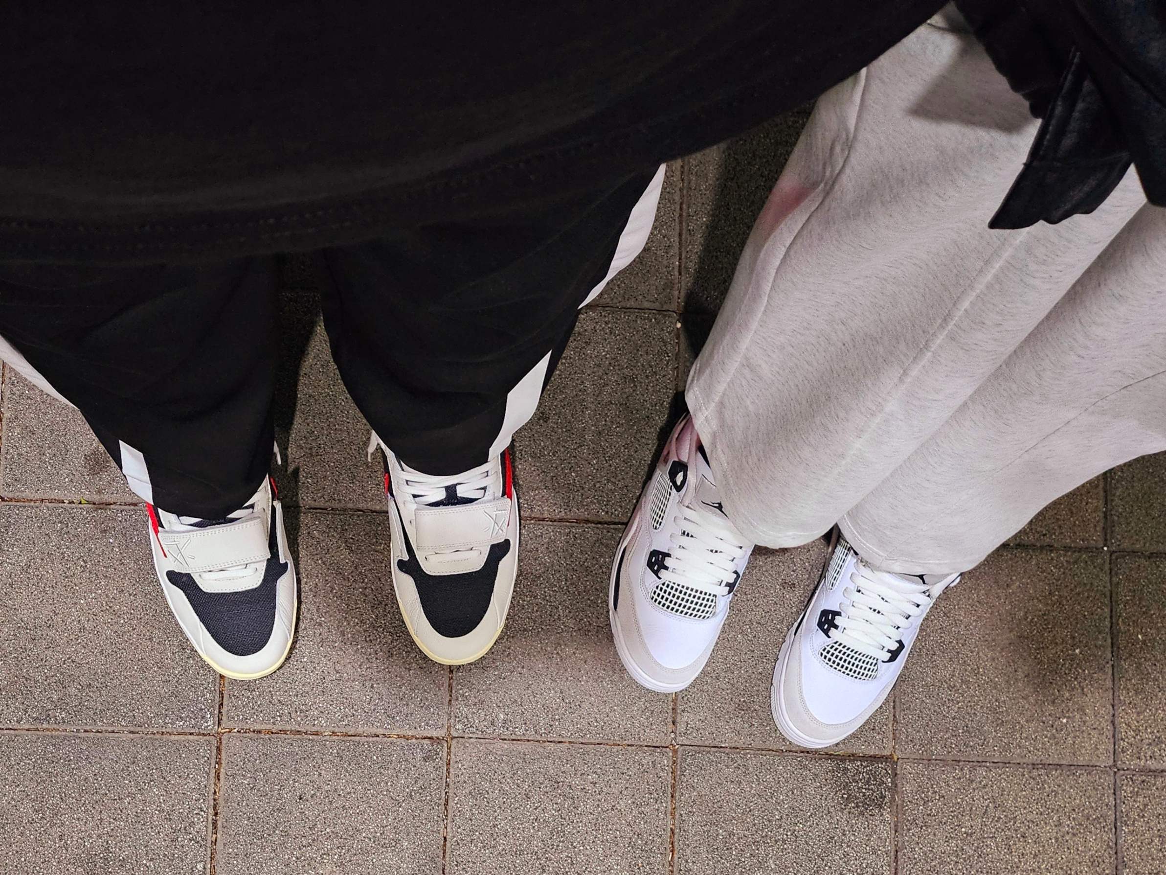 Jordan x Travis Scott Jumpman Jack TR University Red, (GS) Jordan 4 Retro White and Black 착용 스타일 - 4