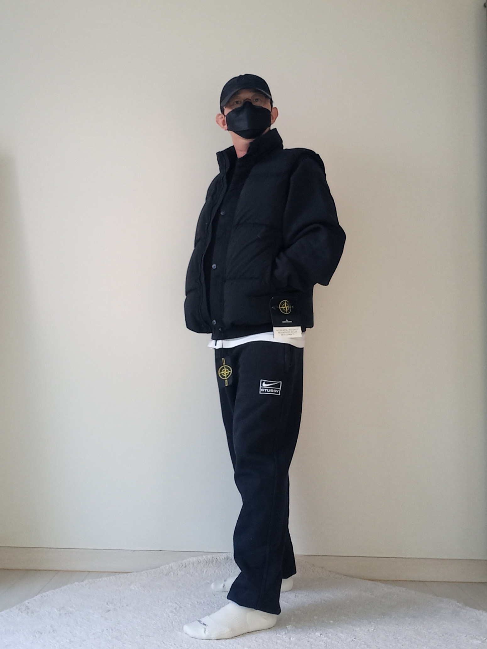 Nike x Stussy NRG Washed Fleece Crewneck Black (DO5310-010), Supreme Small Box LS T-Shirt White - 24SS 착용 스타일 - 6