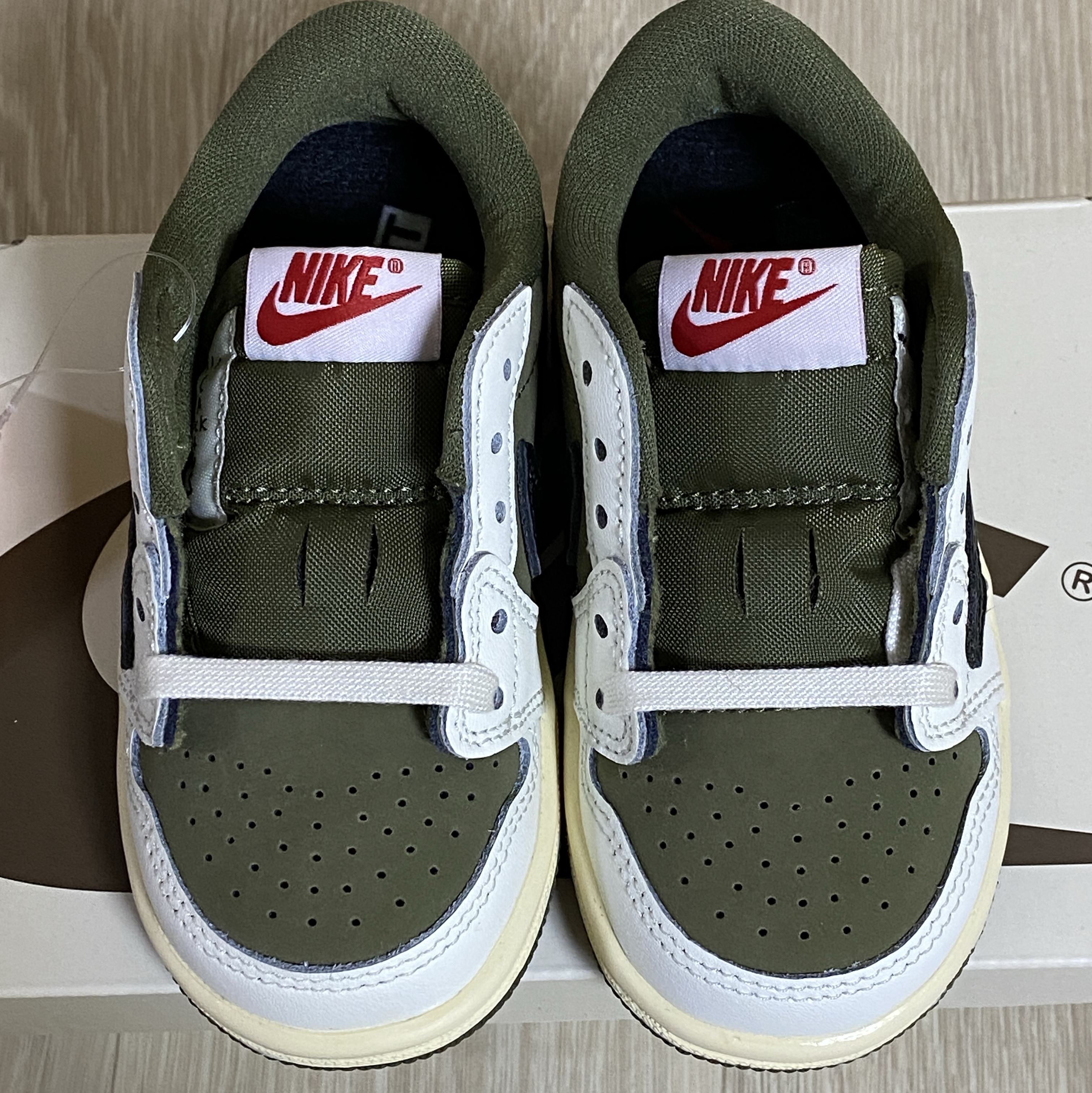 (TD) Jordan 1 x Travis Scott Retro Low OG SP Reverse Olive 착용 스타일 - 2