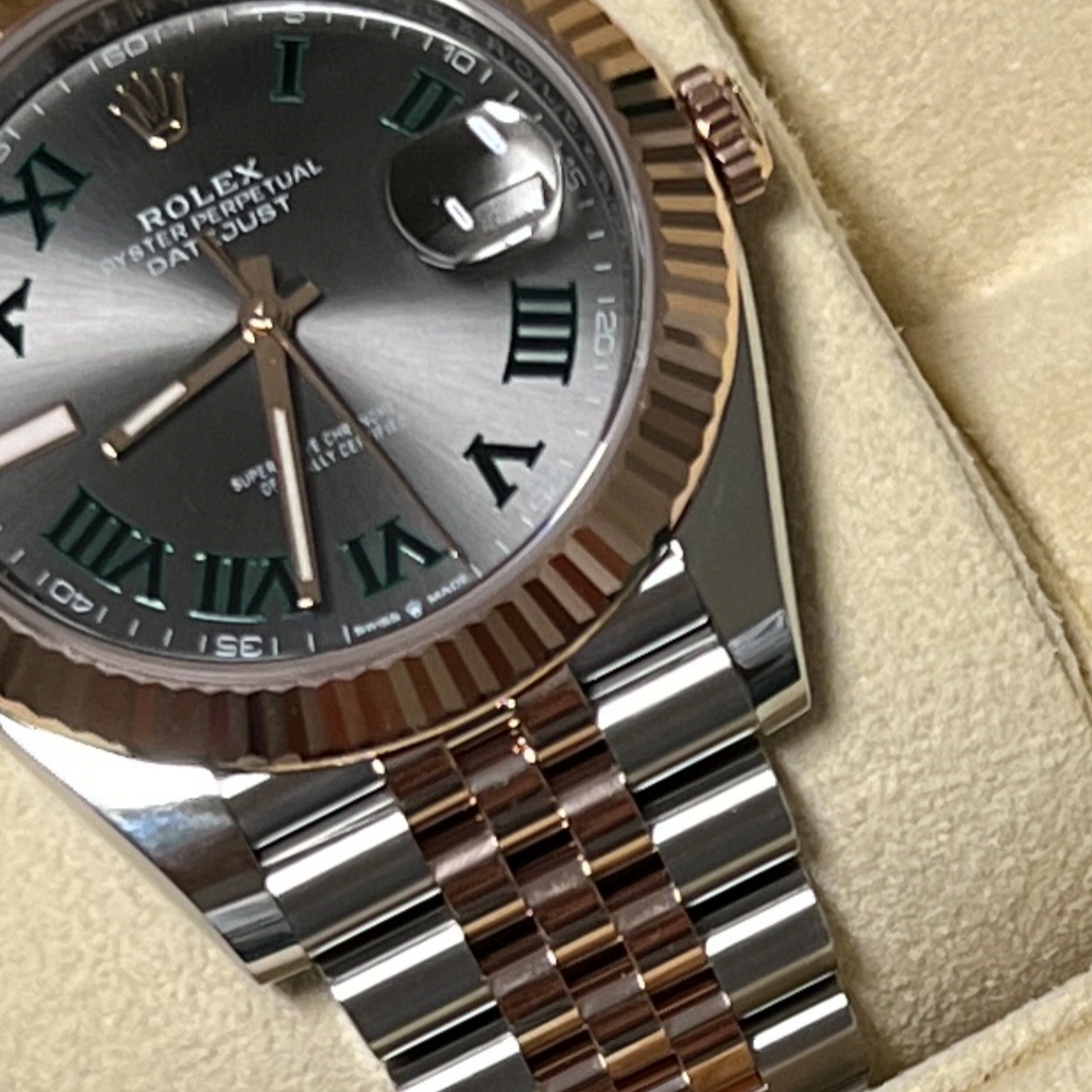 Rolex Datejust 41mm 126331 Slate Roman Jubilee 착용 스타일