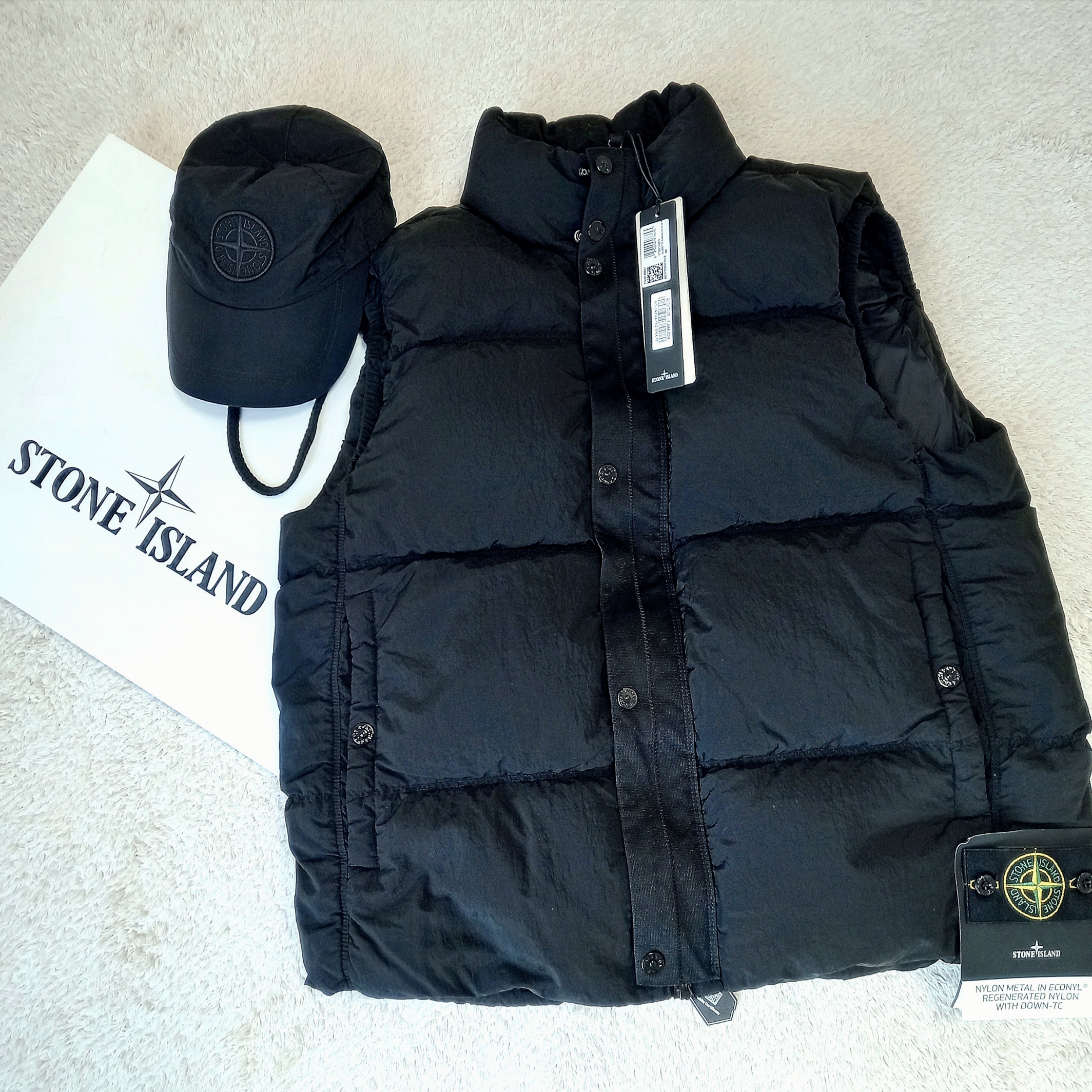 Stone Island G0419 Nylon Metal in Econyl Down Zip Vest with Anti Drop Black - 24FW 착용 스타일 - 2