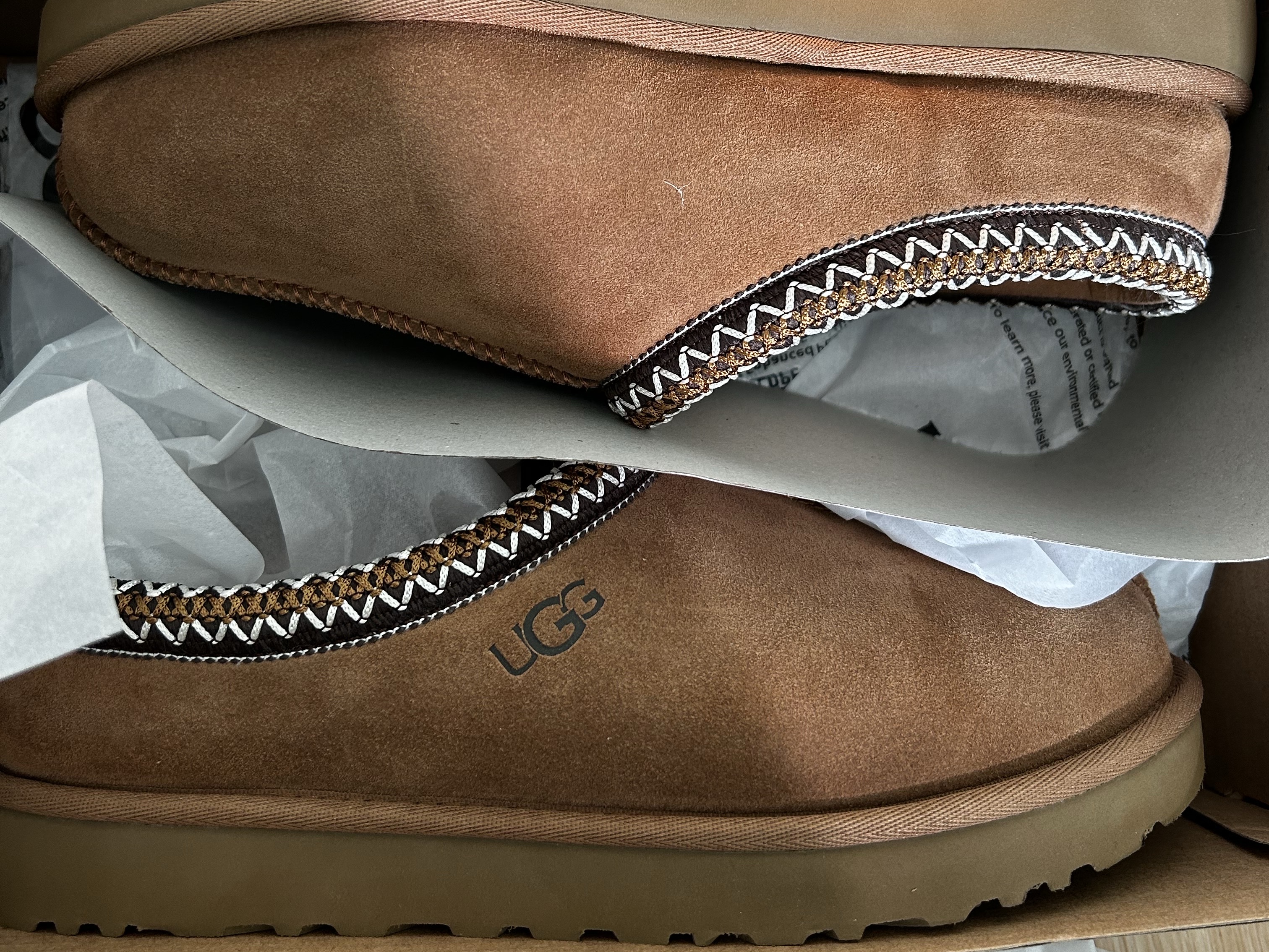UGG Tasman Slipper Chestnut 착용 스타일