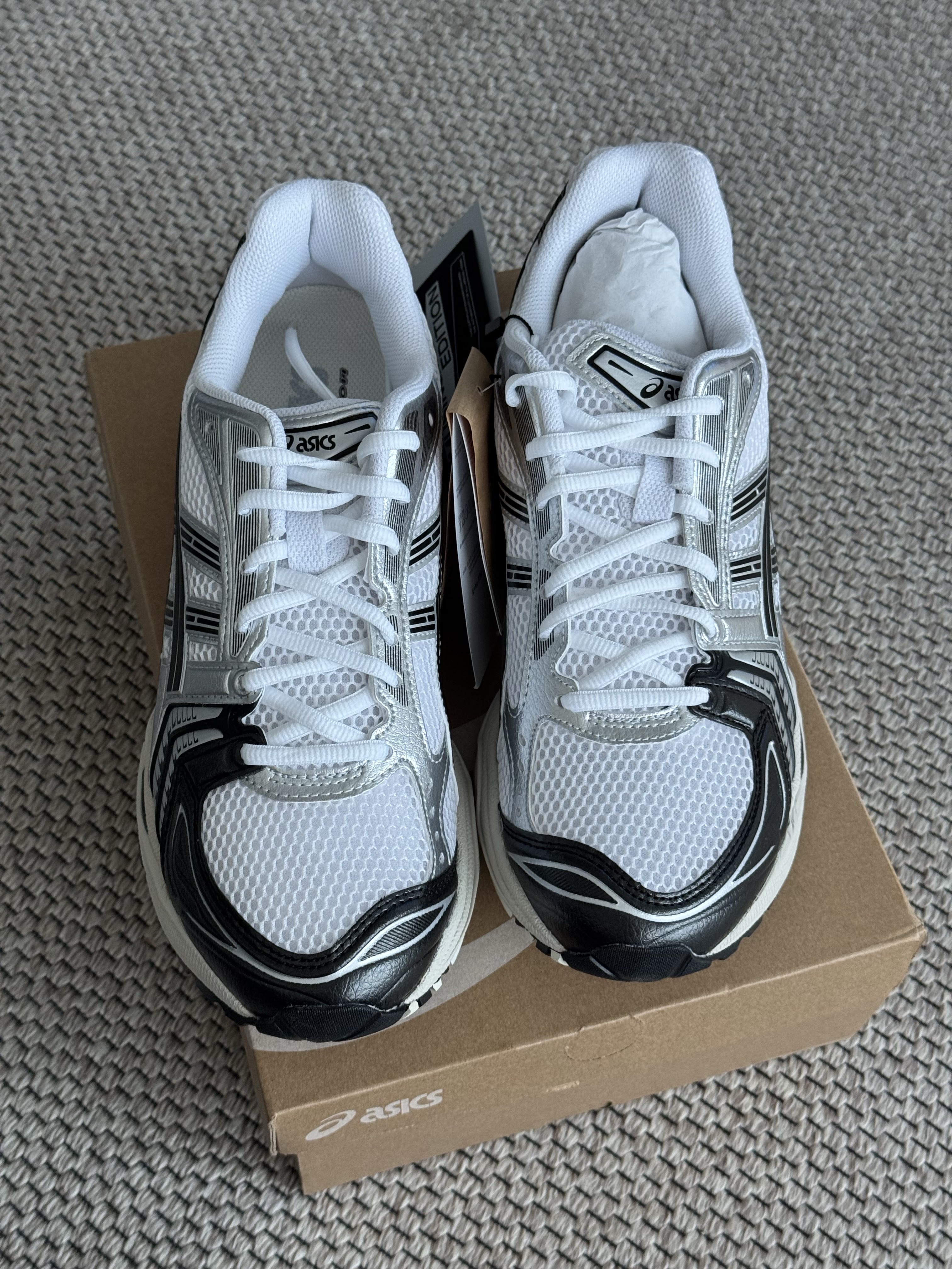 Asics Gel-Kayano 14 White Black 착용 스타일 - 1