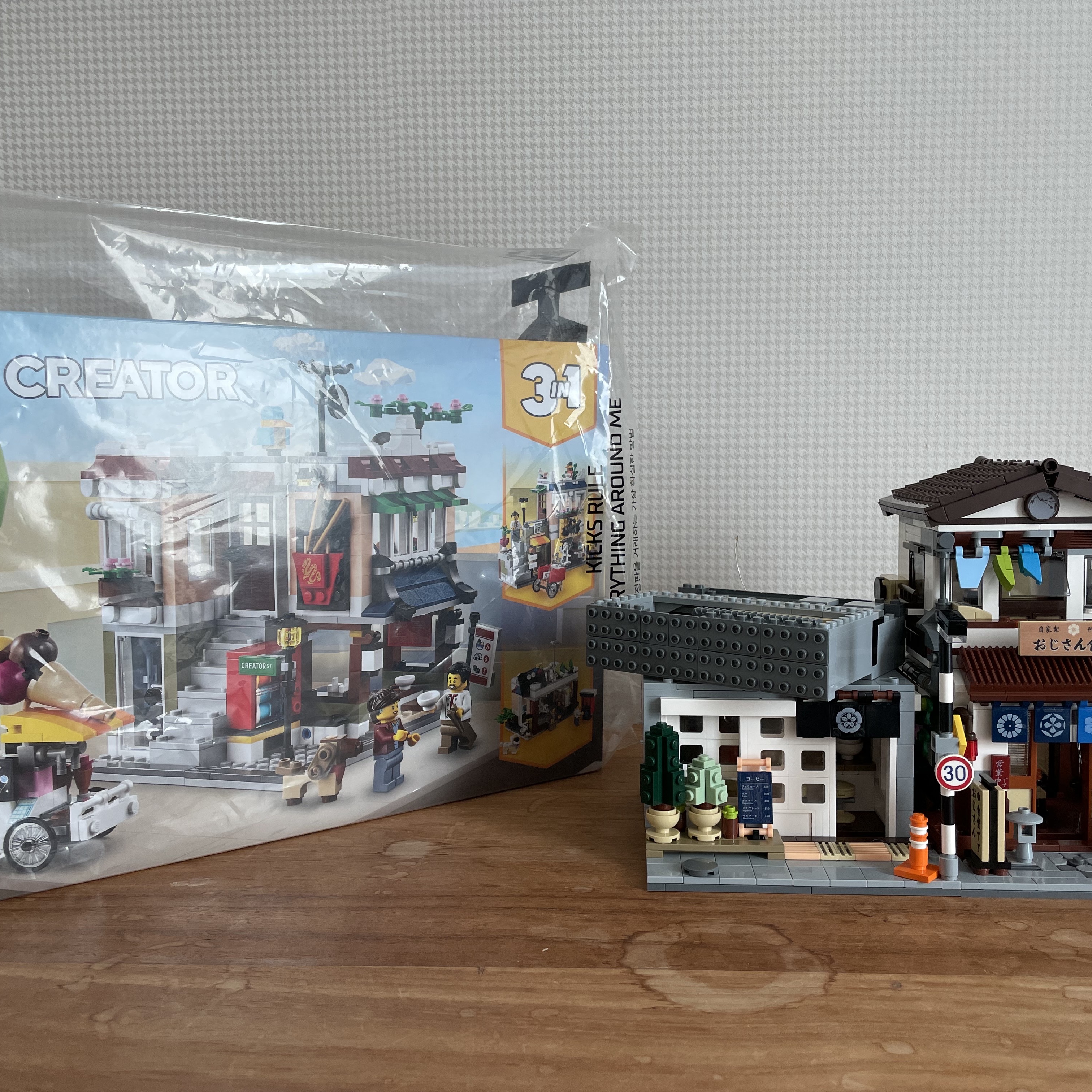 Lego Downtown Noodle Shop 착용 스타일