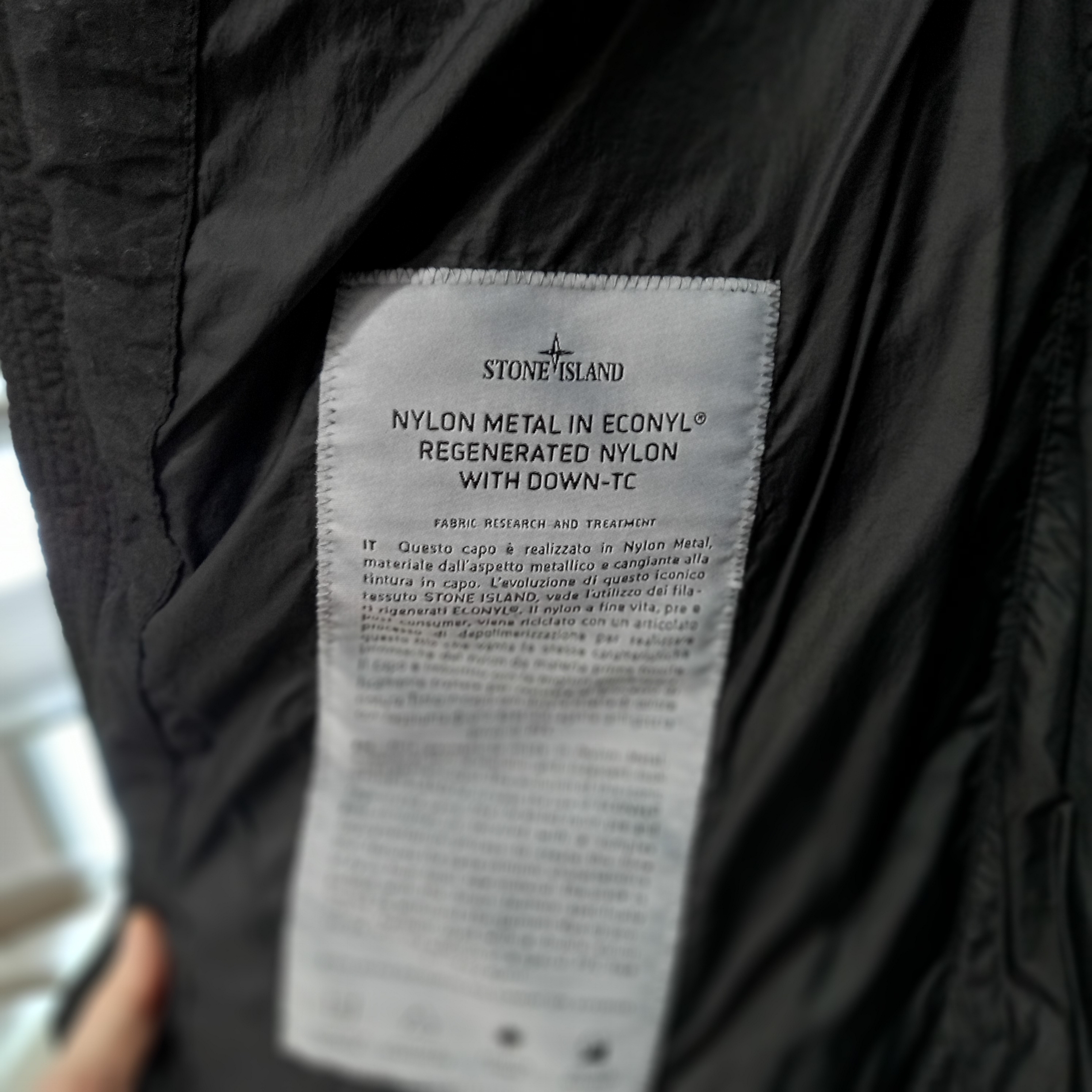Stone Island G0419 Nylon Metal in Econyl Down Zip Vest with Anti Drop Black - 24FW 착용 스타일 - 8