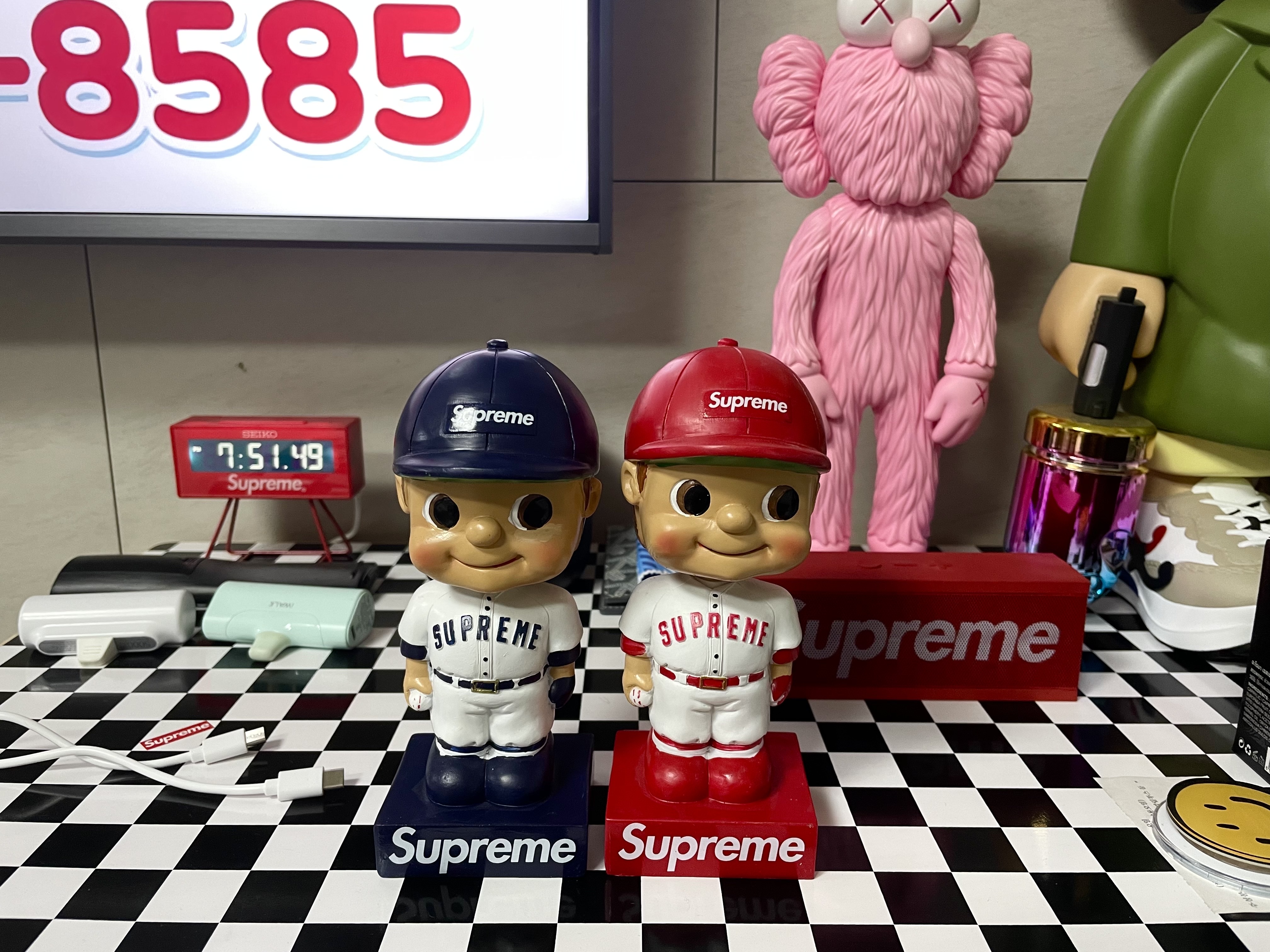 슈프림 바블헤드 레드 - 23SS | Supreme | KREAM