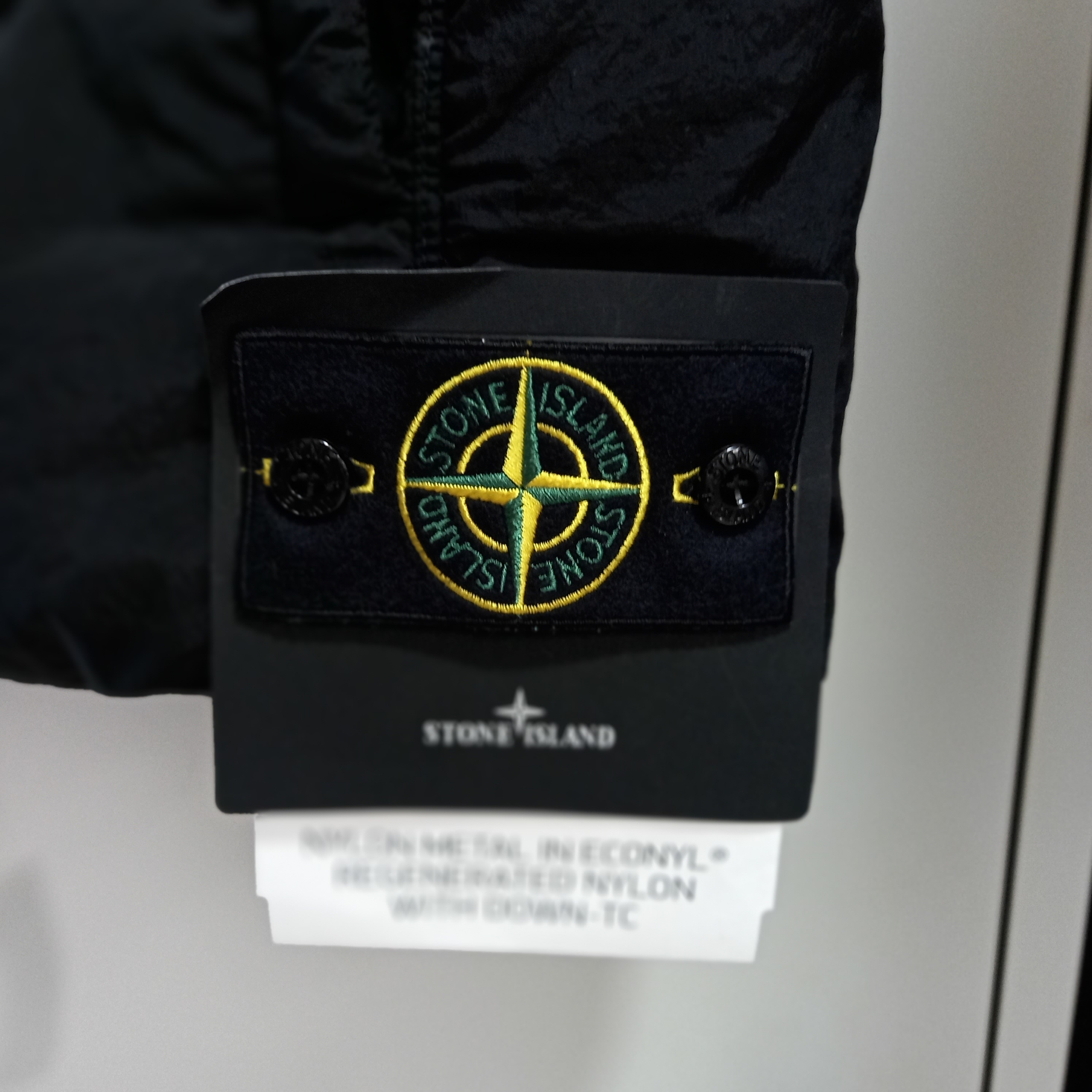 Stone Island G0419 Nylon Metal in Econyl Down Zip Vest with Anti Drop Black - 24FW 착용 스타일 - 7