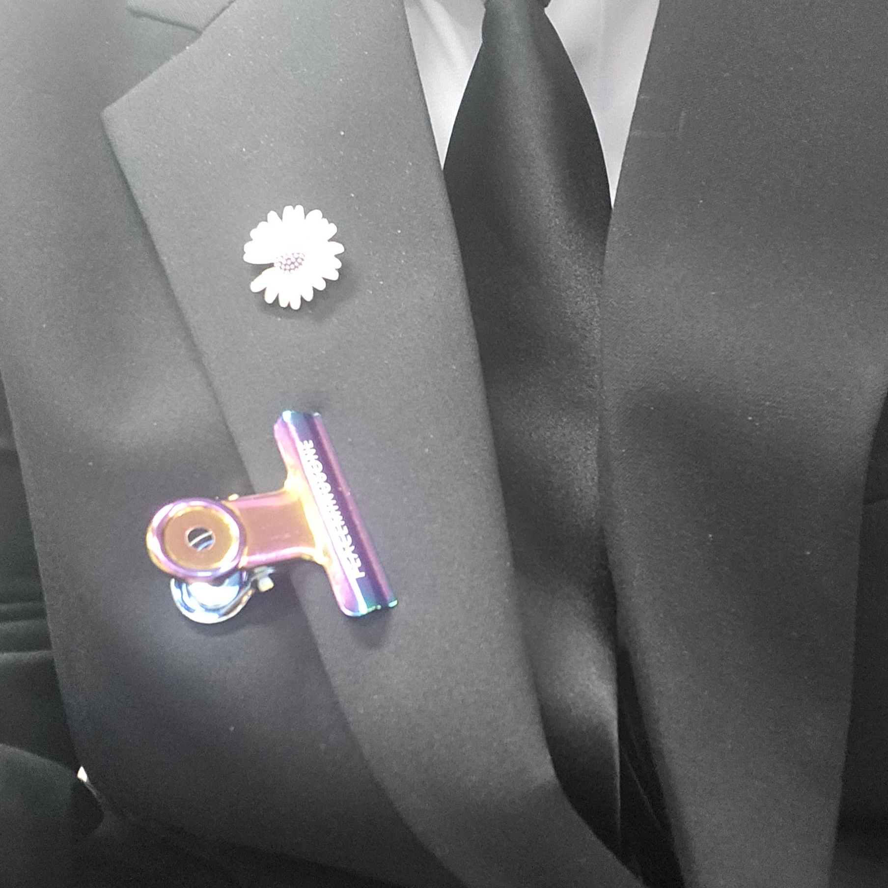 Peaceminusone x Joopiter Daisy Pin Set White, Peaceminusone Bulldog Clip #13 Multi 착용 스타일