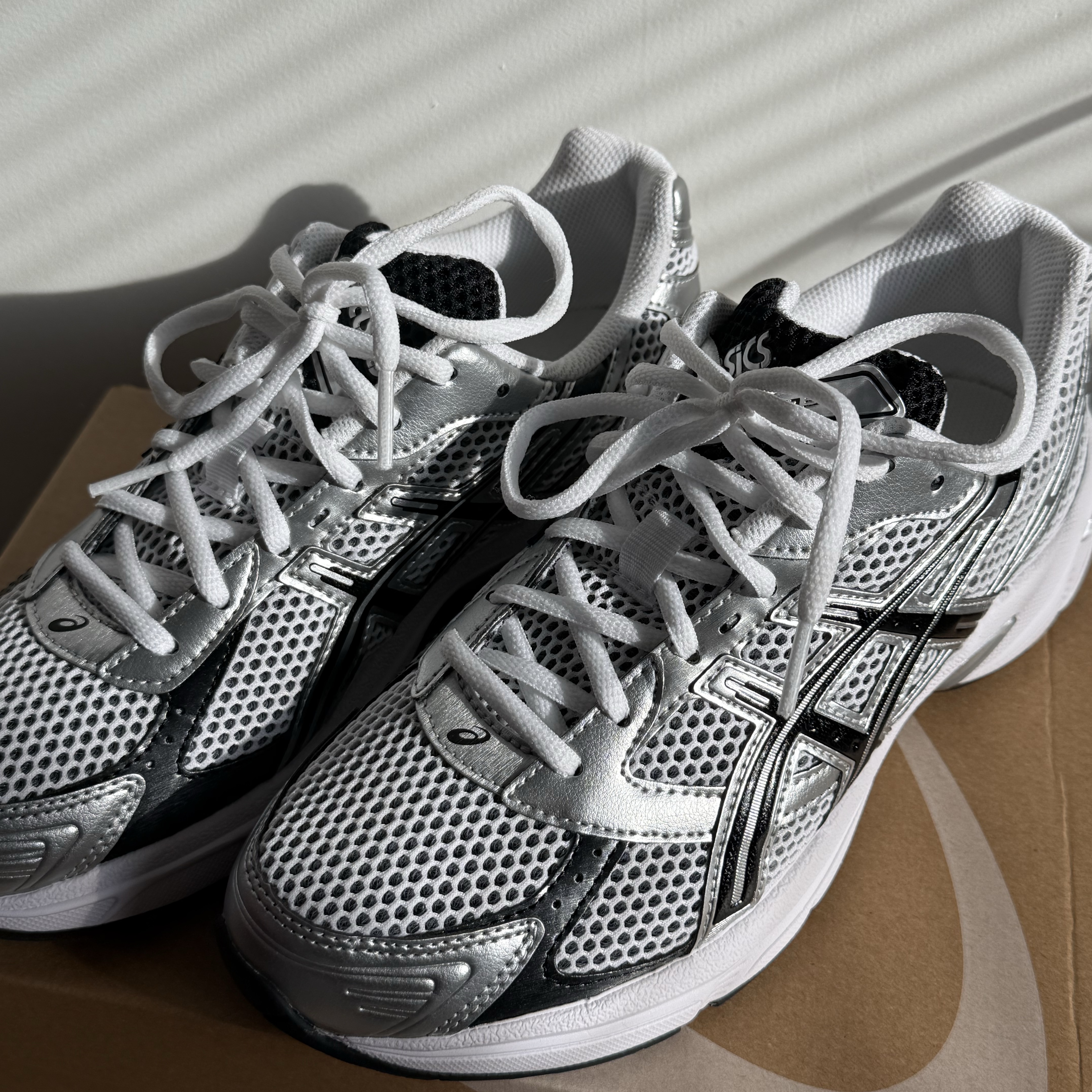 Asics Gel-1130 White Black 착용 스타일