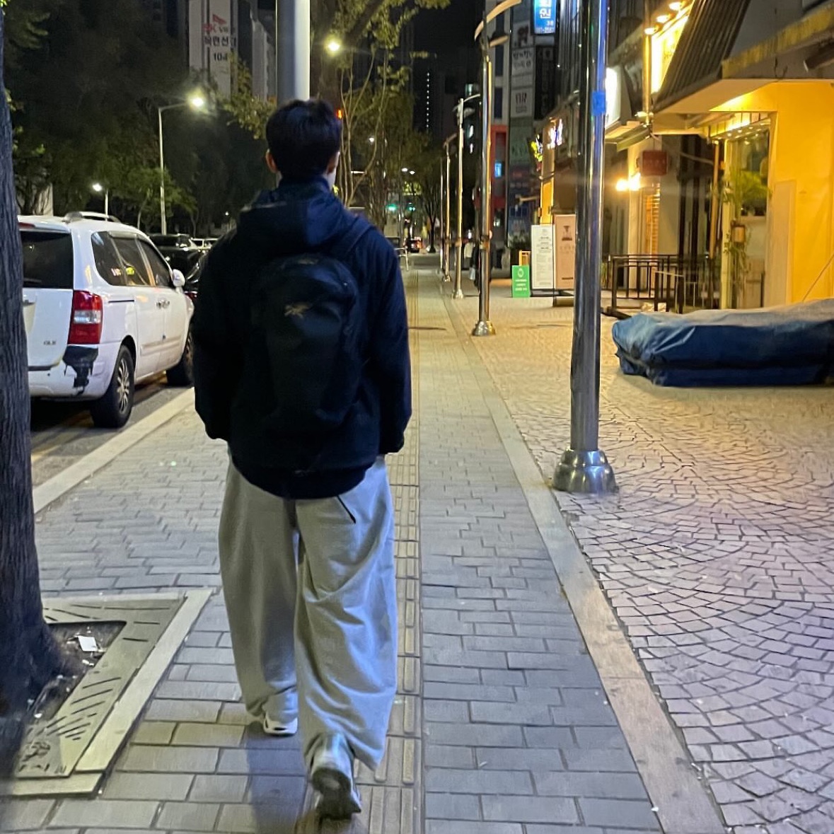 Arc'teryx Mantis 16 Backpack Black 착용 스타일