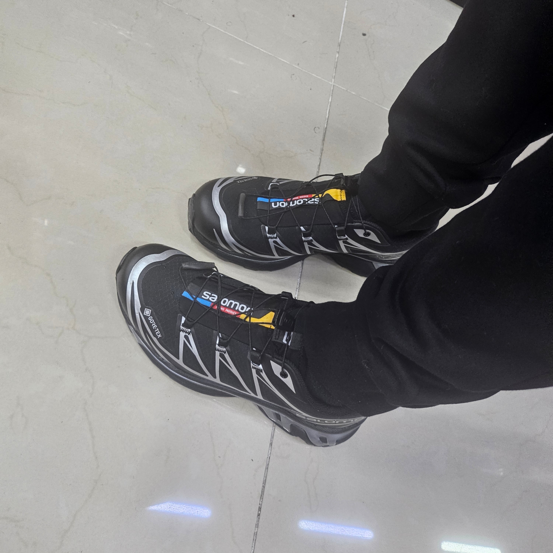 Salomon XT-6 GTX Black Silver 착용 스타일 - 1