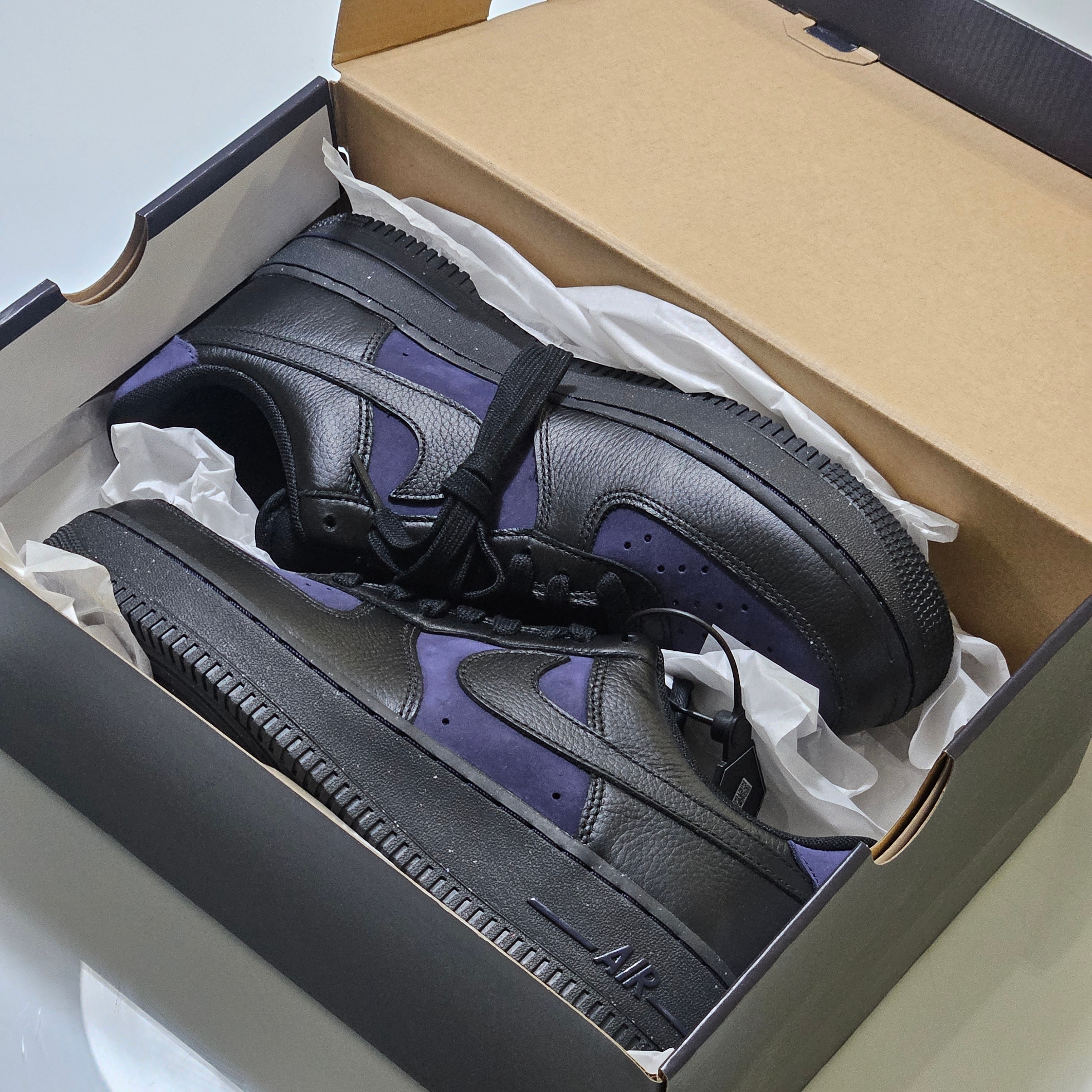 (W) Nike Air Force 1 '07 LX Black and Purple Ink 착용 스타일