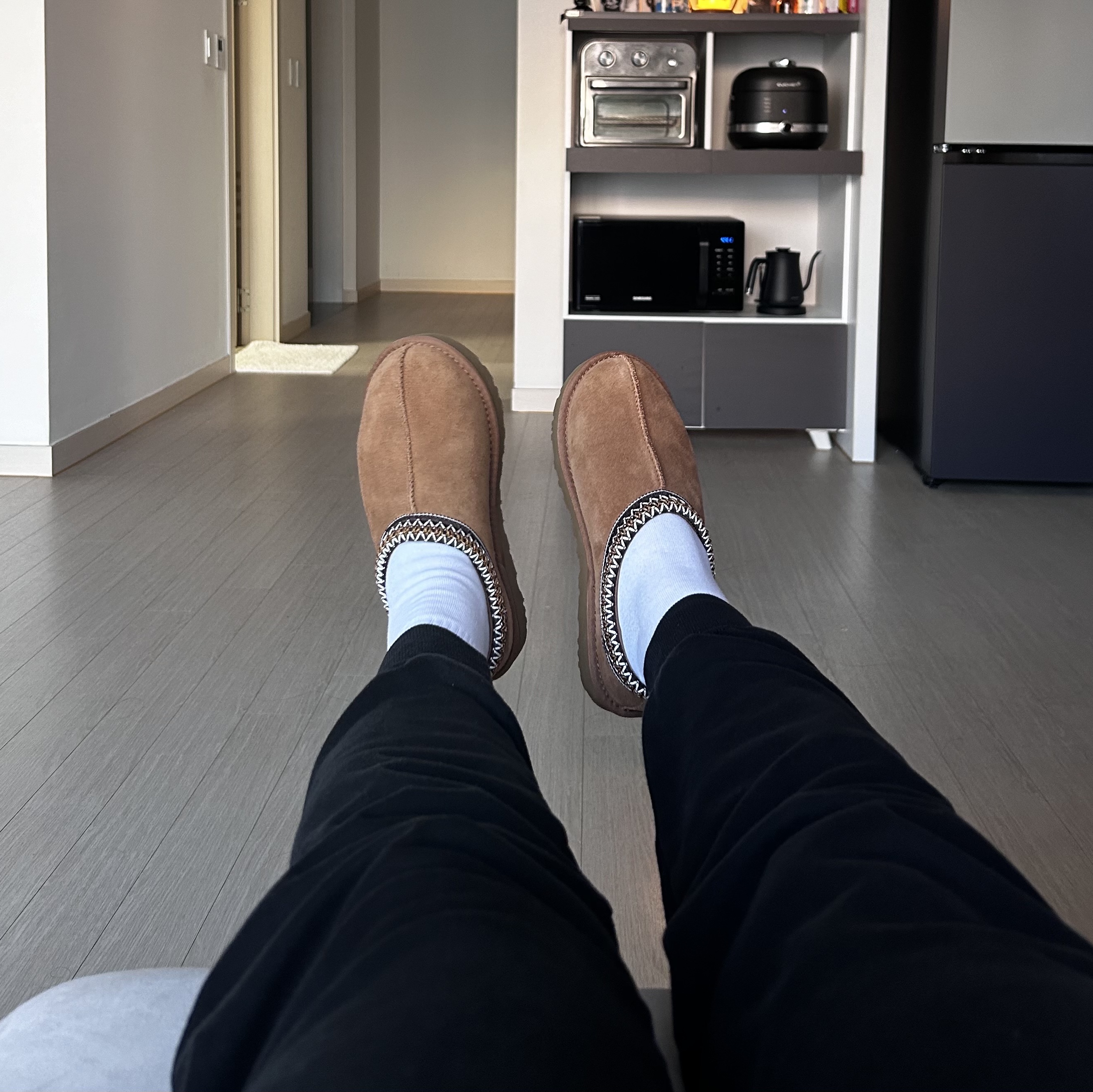 UGG Tasman Slipper Chestnut 착용 스타일