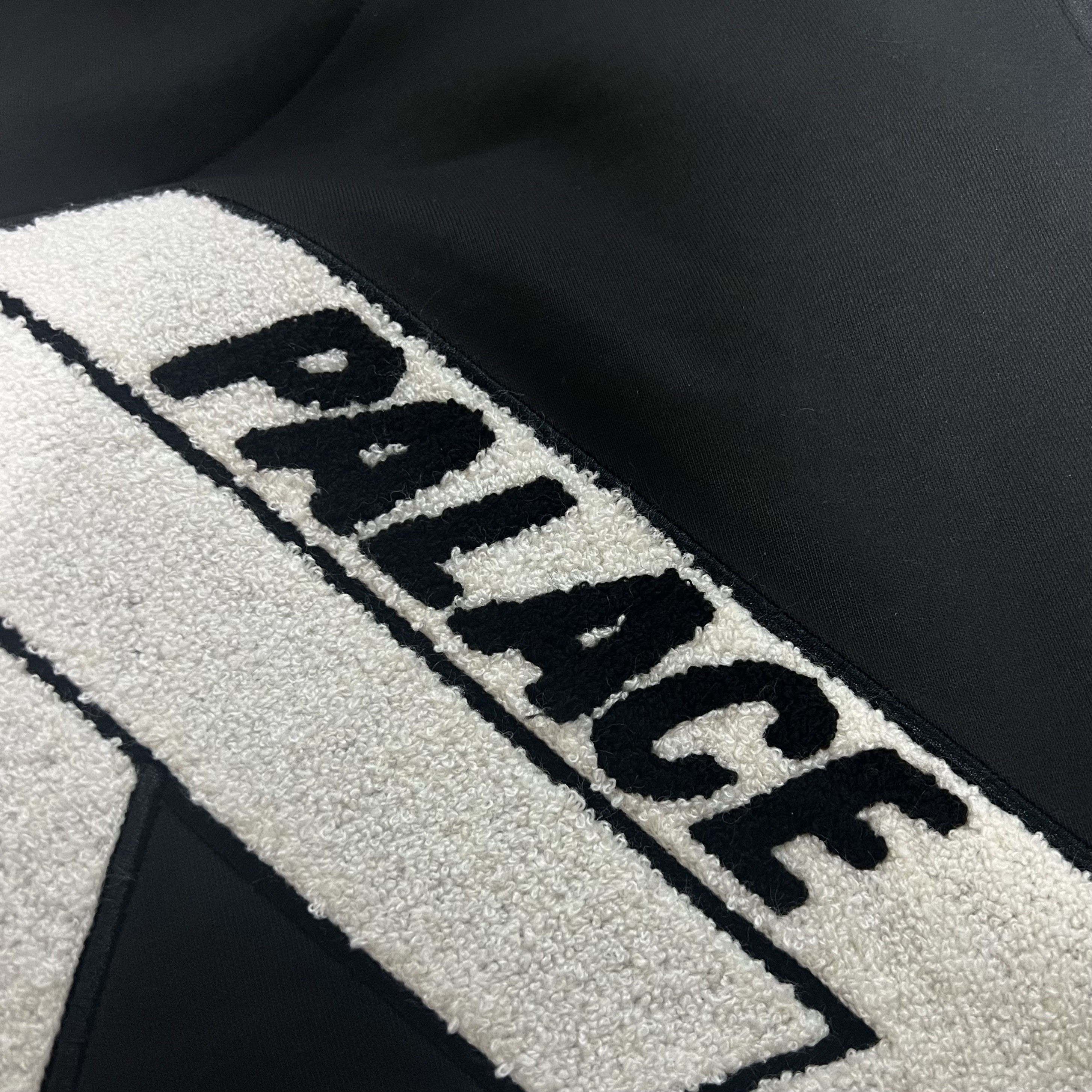Palace Fleece Tri-Ferg Crew Black - 23SS 착용 스타일 - 1