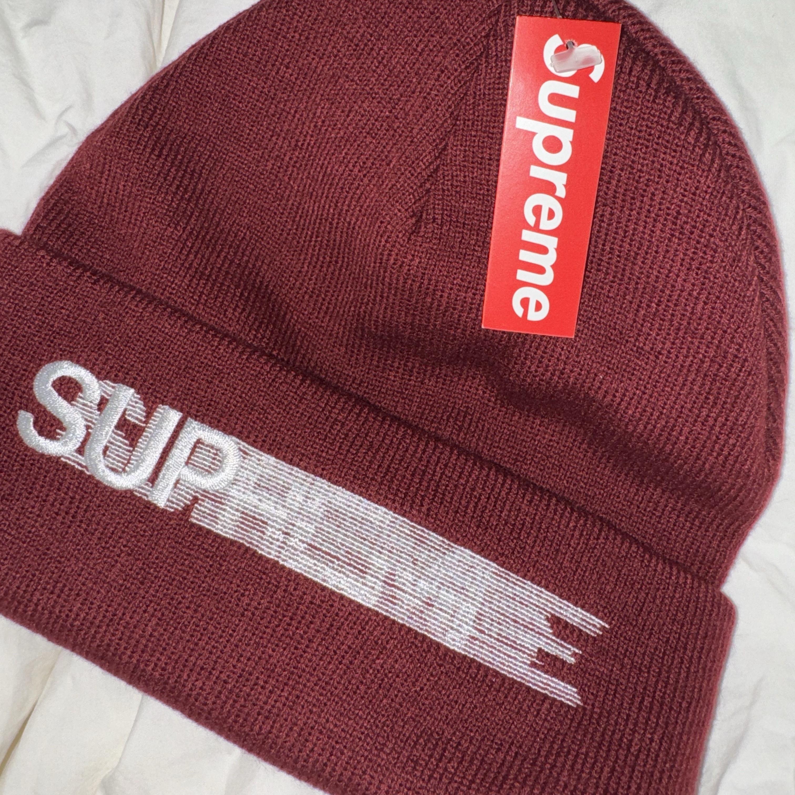 Supreme Motion Logo Beanie Burgundy - 23SS 착용 스타일