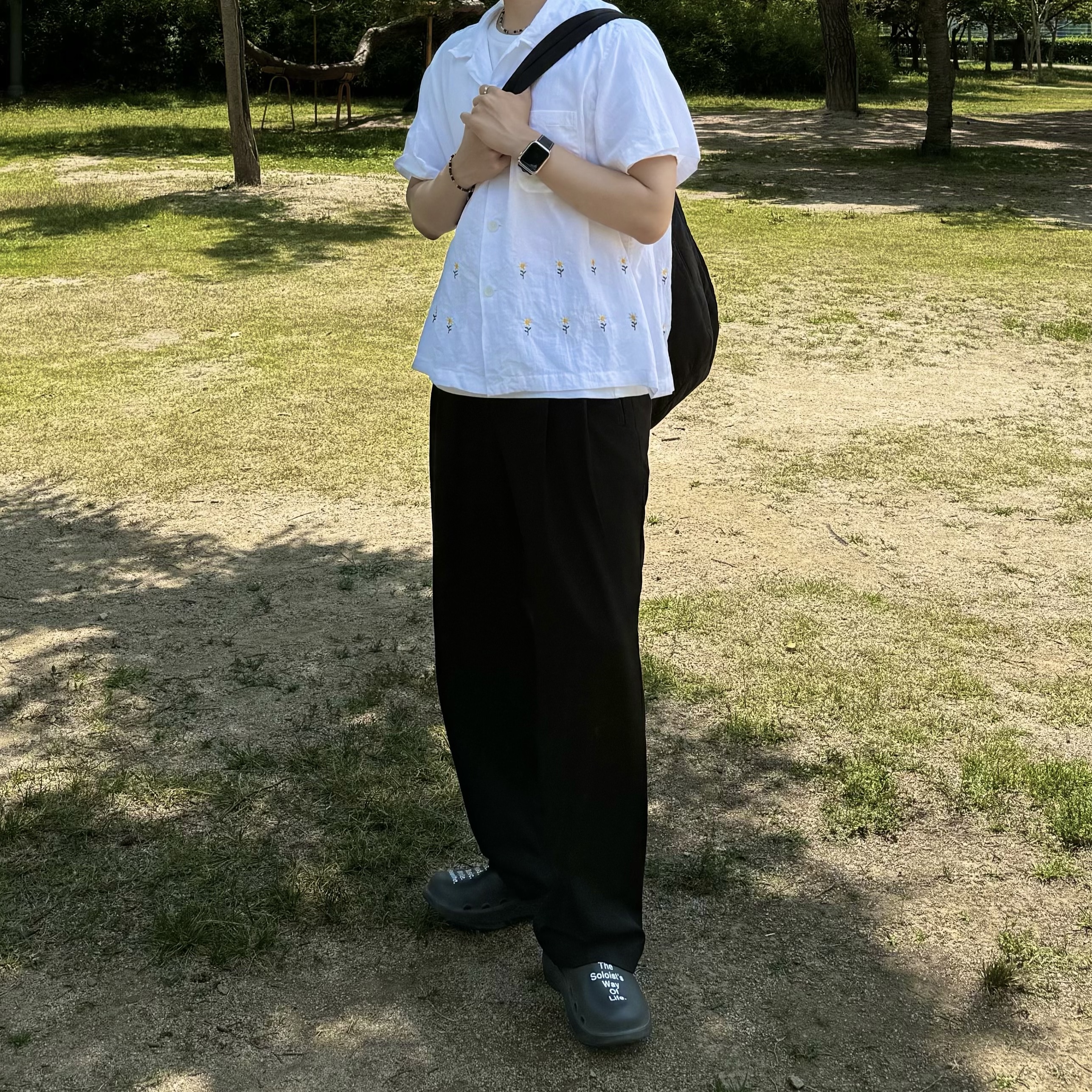 COS Quilted Messenger Bag Ripstop Black, Oofos x Takahiromiyashita The Soloist The Soloist's Way Of Life Clog Black White 착용 스타일