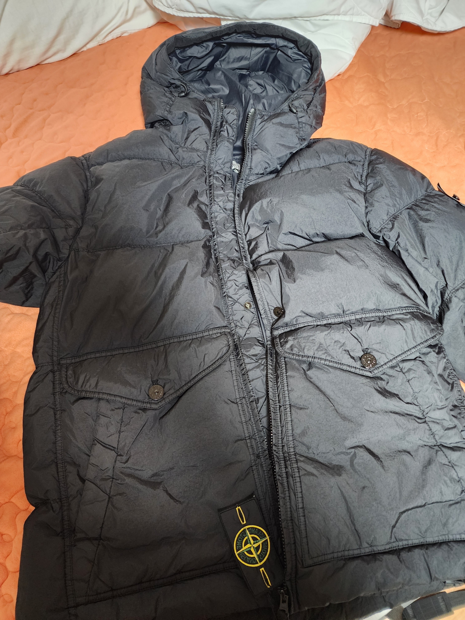 Stone Island 40723 Crinkle Reps Hooded Down Jacket Black - 24FW 착용 스타일