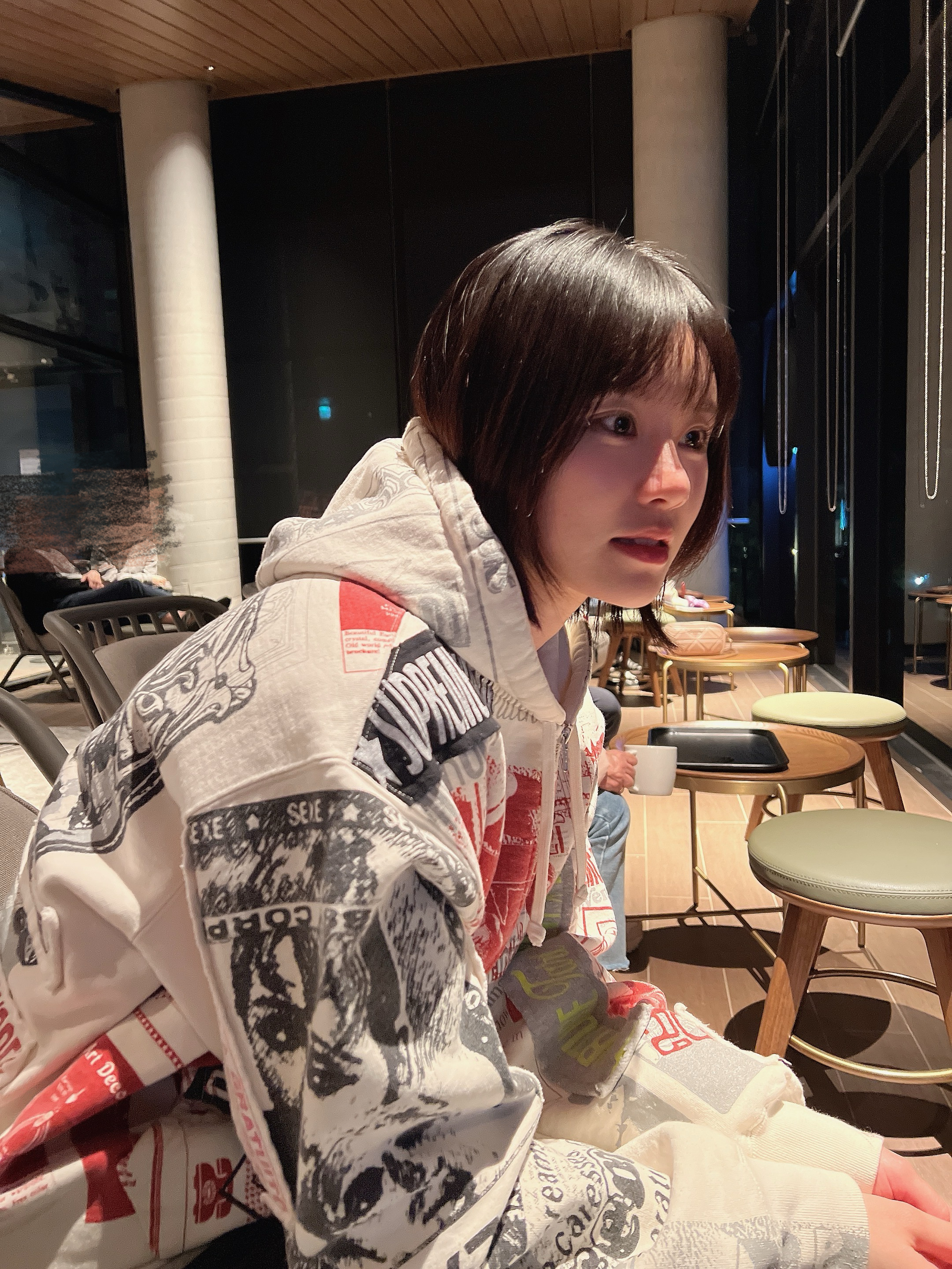 Supreme Collage Zip Up Hooded Sweatshirt White - 24SS, Jordan 1 x Travis Scott Retro Low OG SP Black Phantom 착용 스타일 - 4