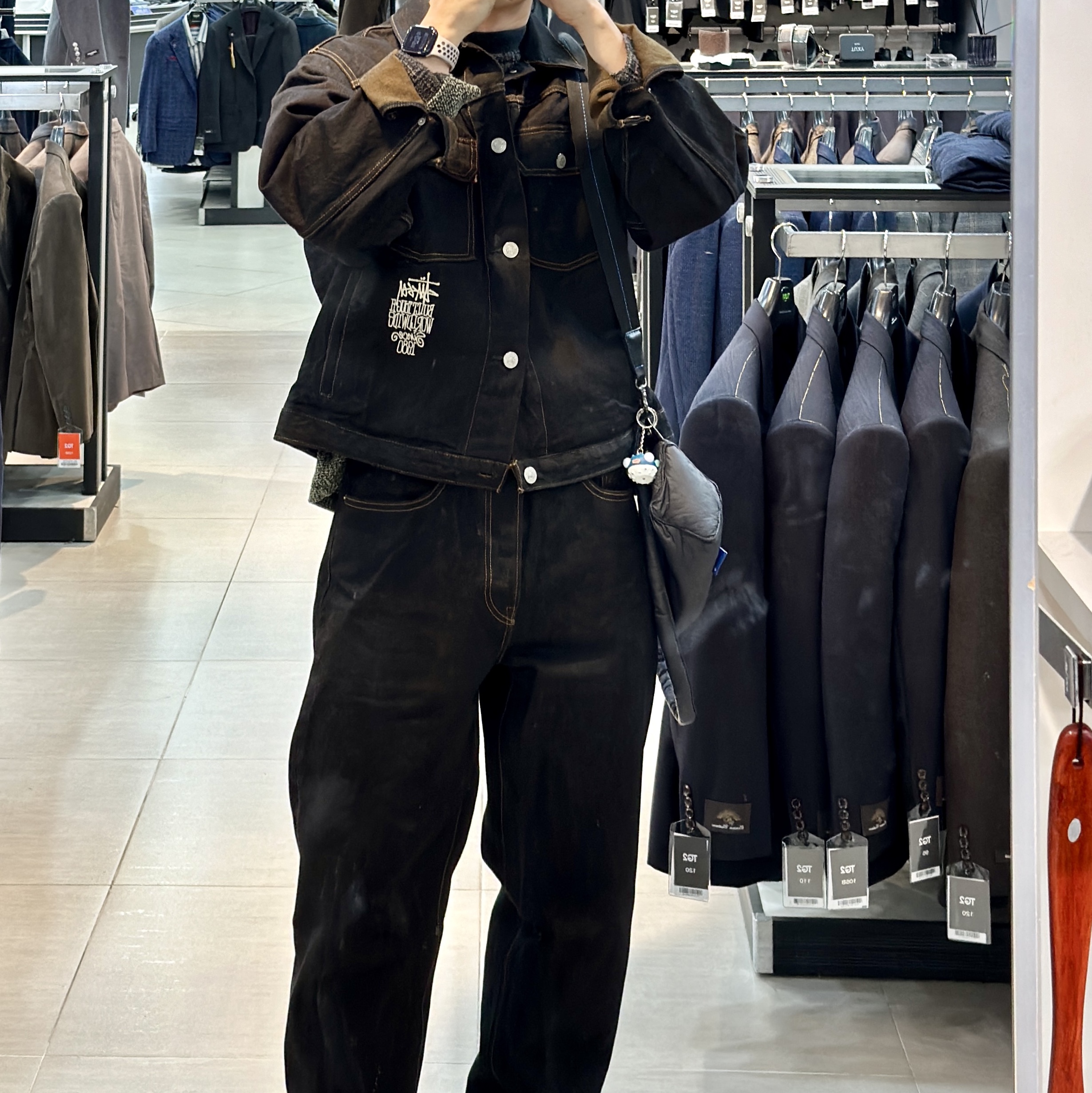 Stussy x Levi's Crispy Rinse Trucker Jacket Black, Stussy x Levi's Crispy Rinse 568 Jean Black 착용 스타일 - 1