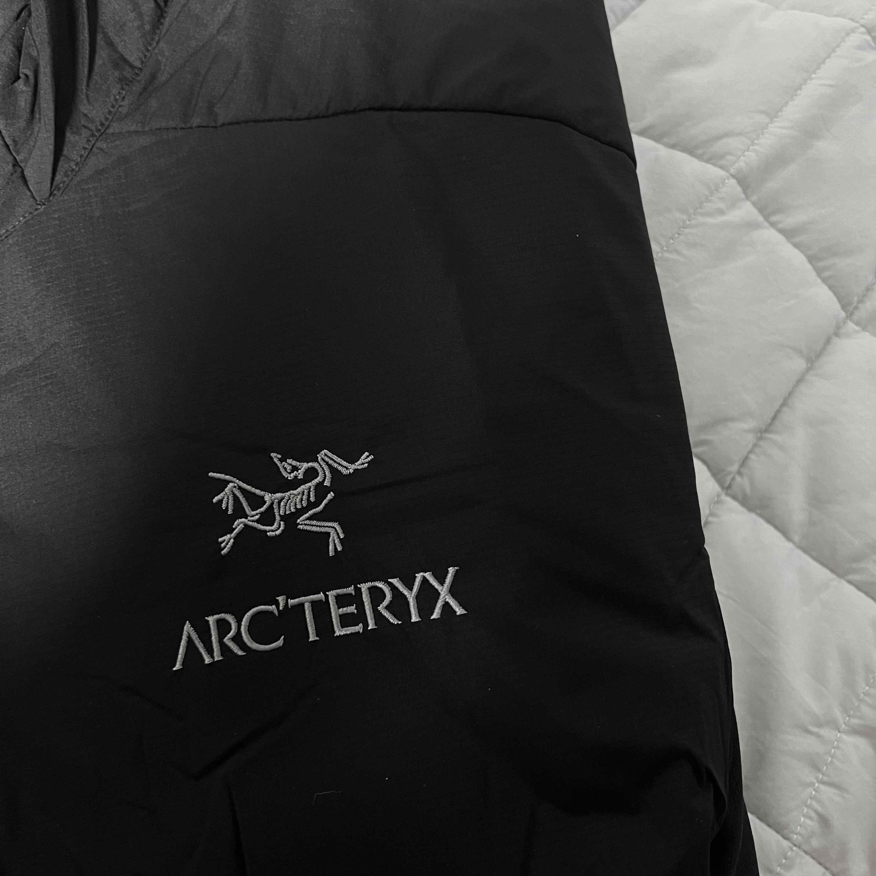 Arc'teryx Atom Hoody Black 착용 스타일
