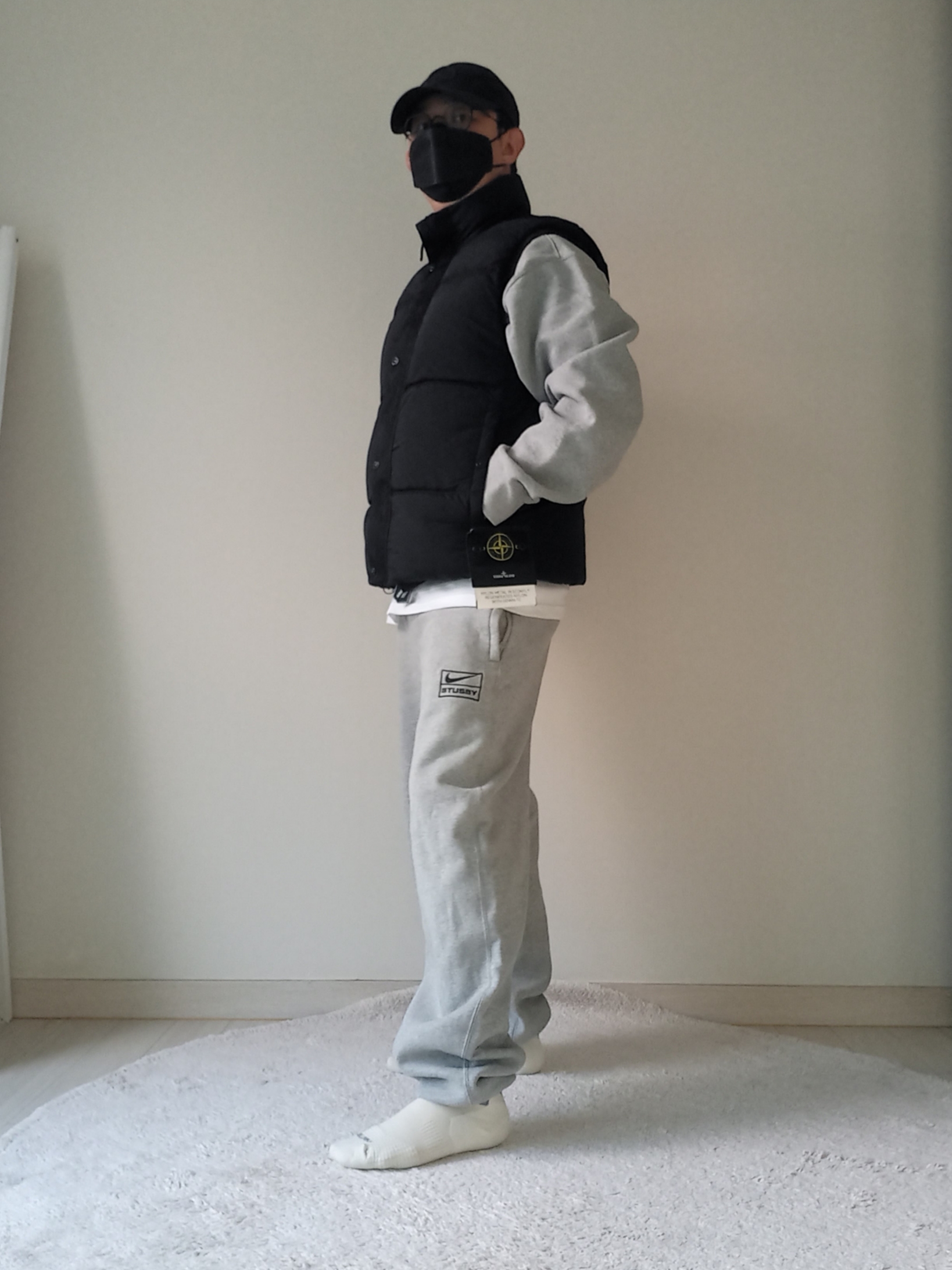 Stone Island G0419 Nylon Metal in Econyl Down Zip Vest with Anti Drop Black - 24FW, Nike x Stussy NRG Fleece Crewneck Dark Grey Heather (DO9337-063) 착용 스타일 - 2