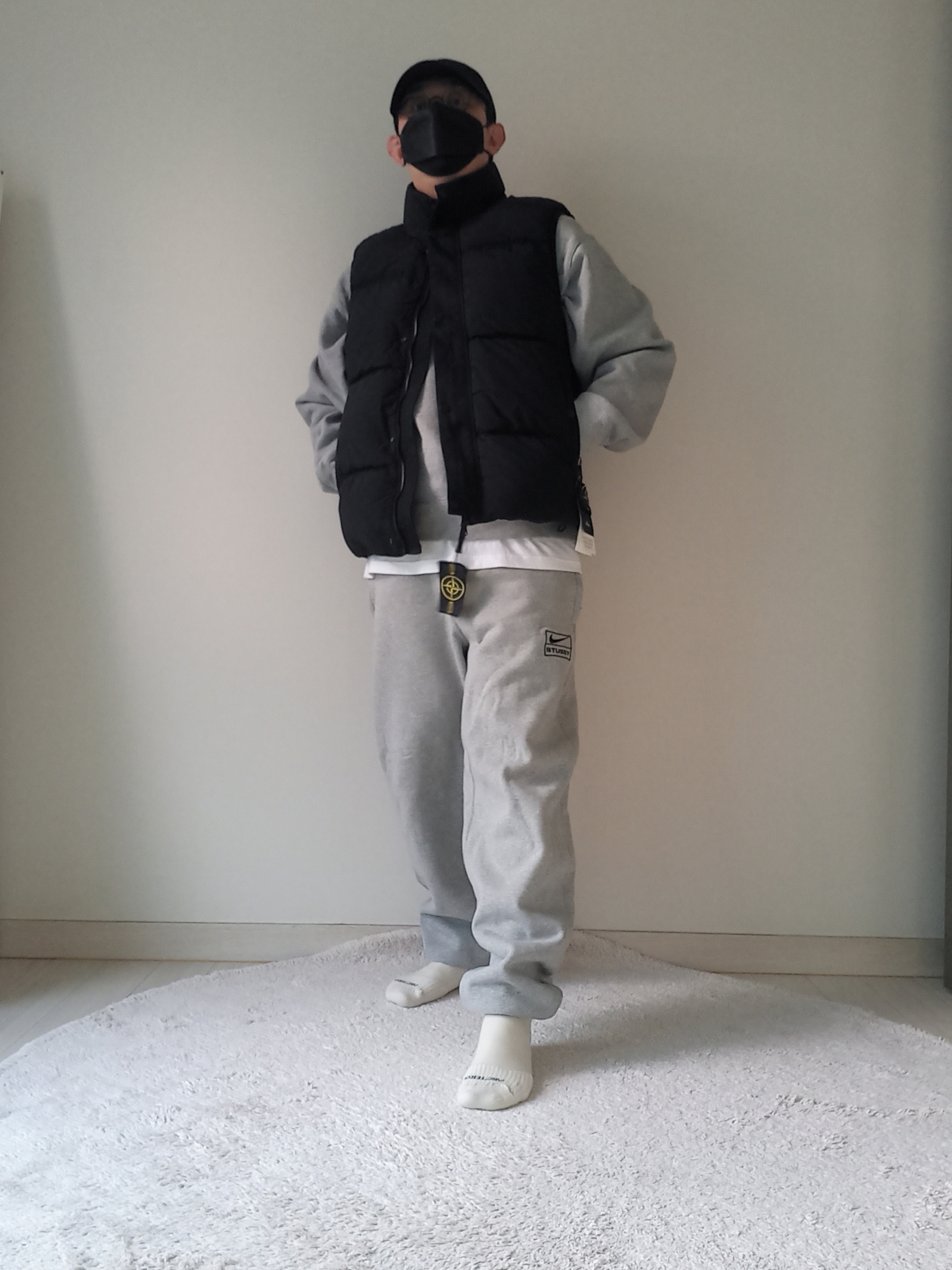Stone Island G0419 Nylon Metal in Econyl Down Zip Vest with Anti Drop Black - 24FW, Nike x Stussy NRG Fleece Crewneck Dark Grey Heather (DO9337-063) 착용 스타일 - 5