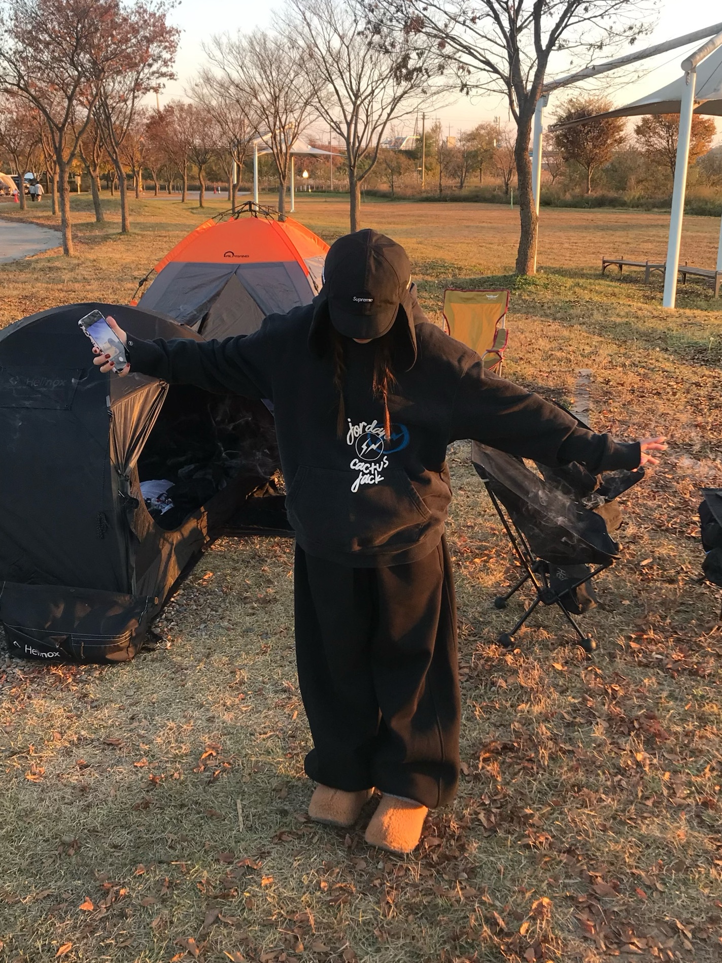 Jordan x Travis Scott x Fragment Hoodie Black (DJ0616-010), Supreme Gore-Tex Earflap Cap Black - 23FW 착용 스타일