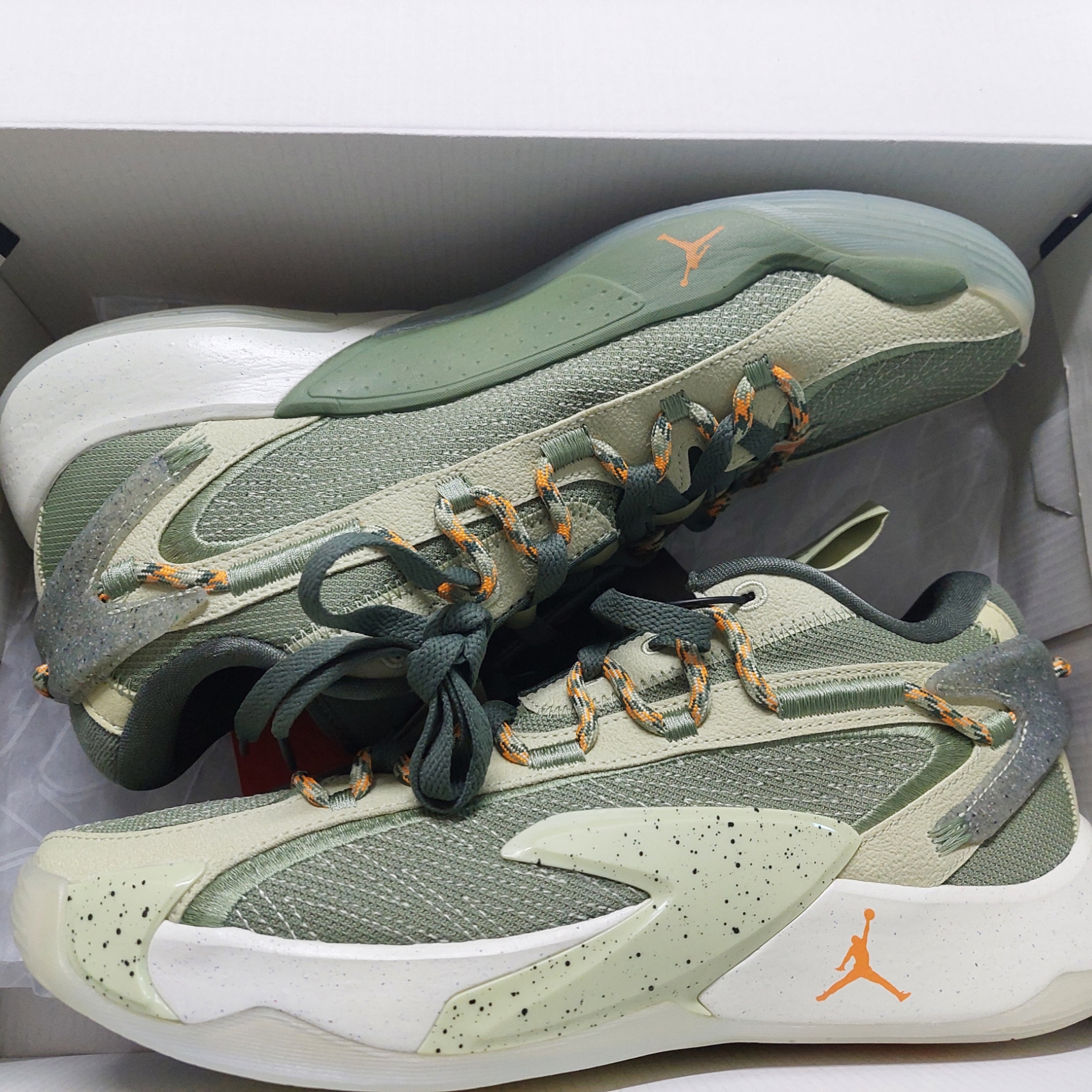 Jordan Luka 2 S PF Olive Aura Vivid Orange 착용 스타일 - 1
