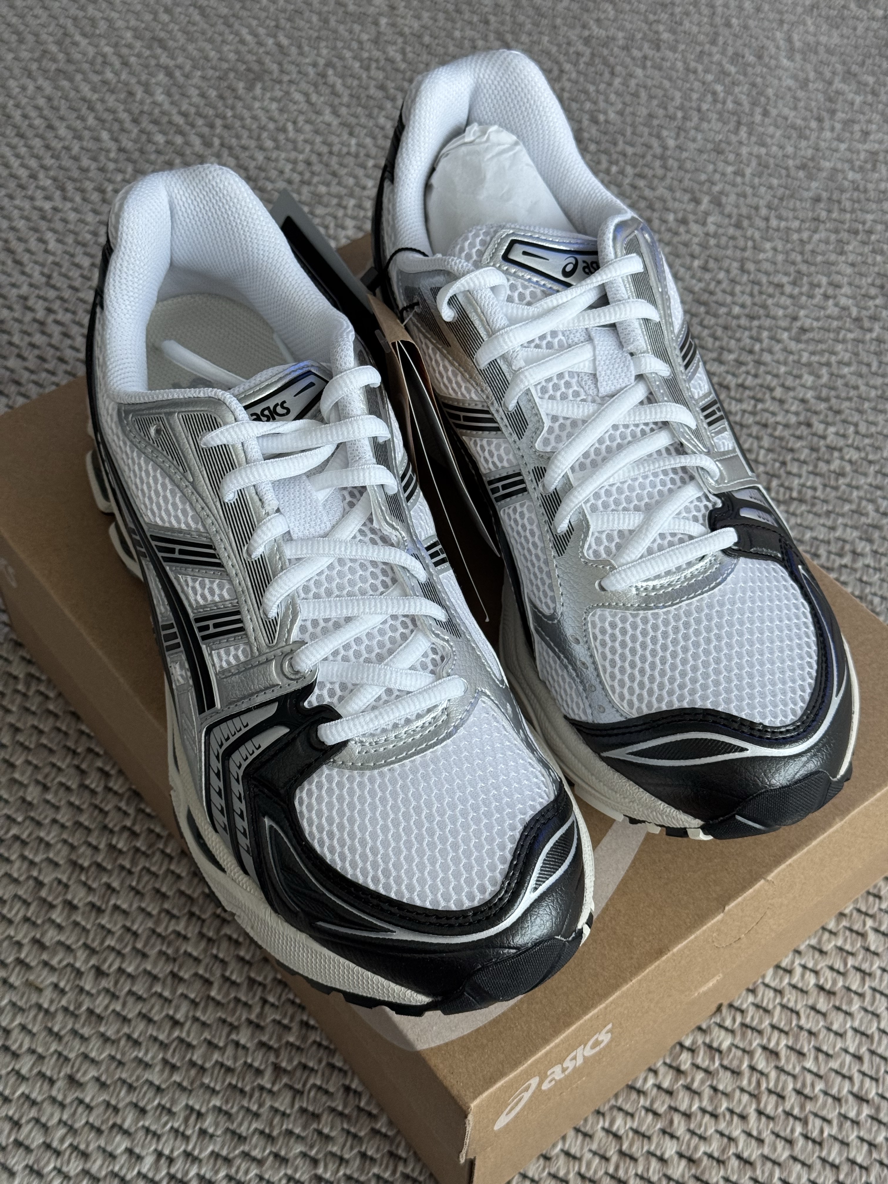 Asics Gel-Kayano 14 White Black 착용 스타일 - 2