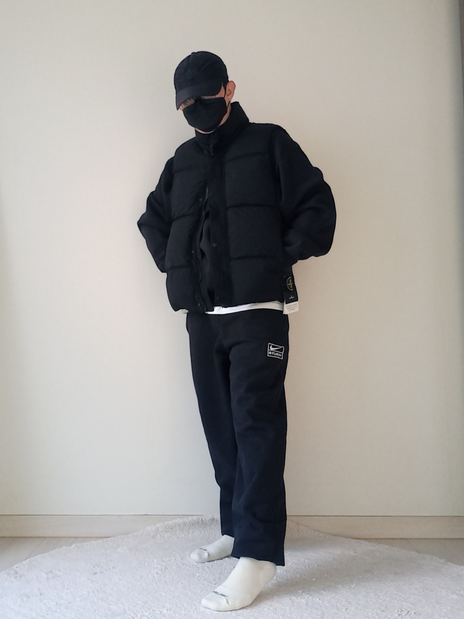 Nike x Stussy NRG Washed Fleece Crewneck Black (DO5310-010), Supreme Small Box LS T-Shirt White - 24SS 착용 스타일 - 3