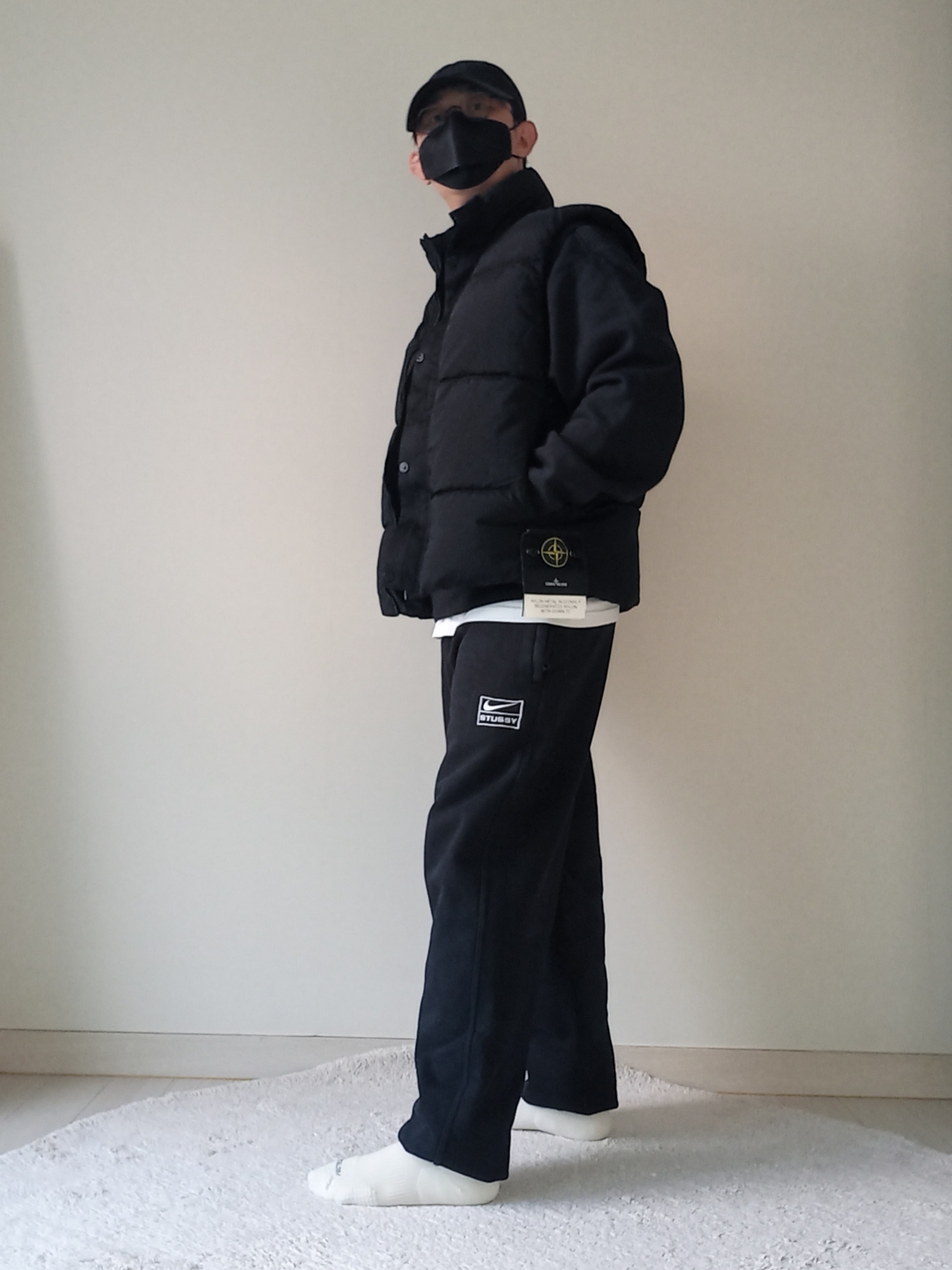 Nike x Stussy NRG Washed Fleece Crewneck Black (DO5310-010), Supreme Small Box LS T-Shirt White - 24SS 착용 스타일 - 5