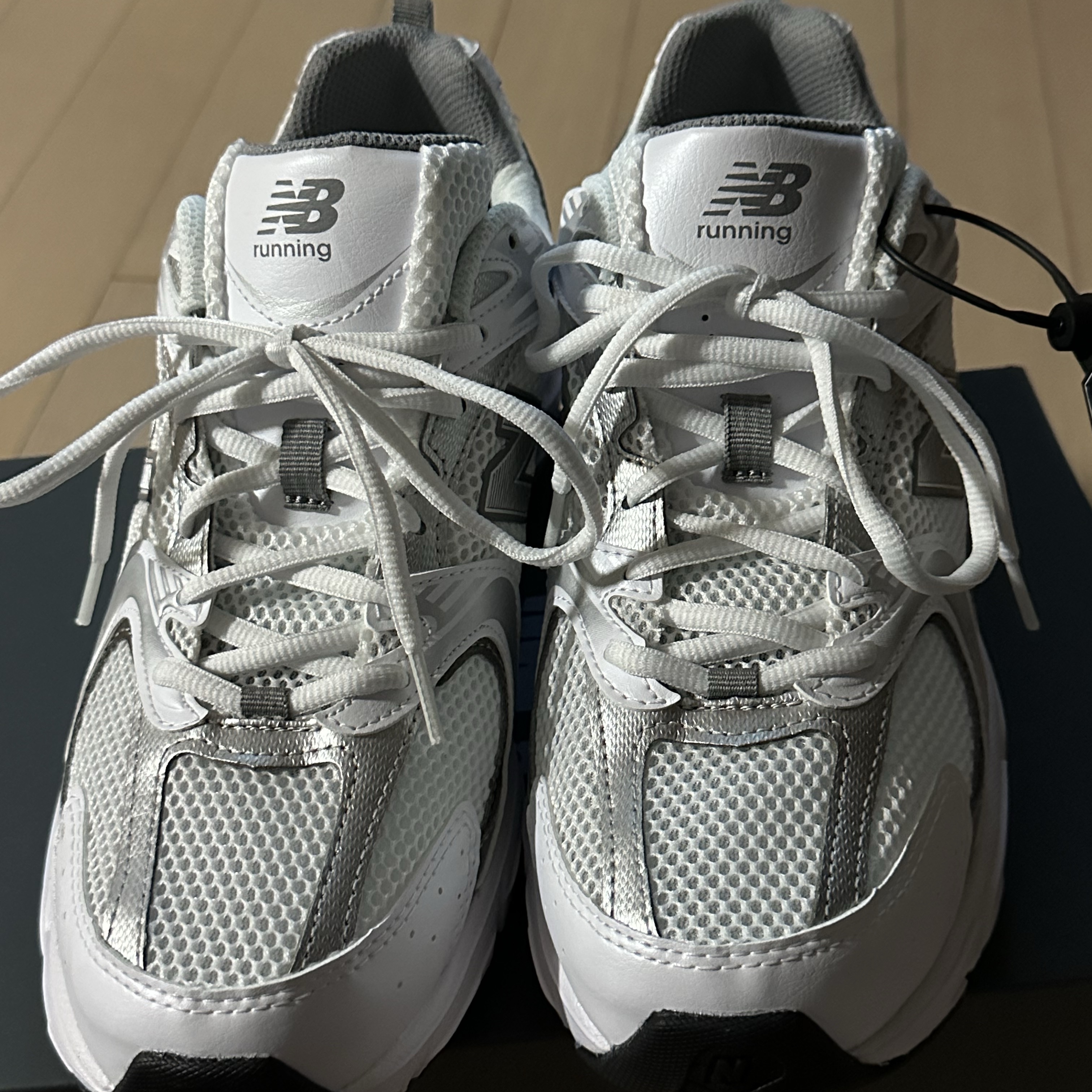 New Balance 530 White Silver 착용 스타일