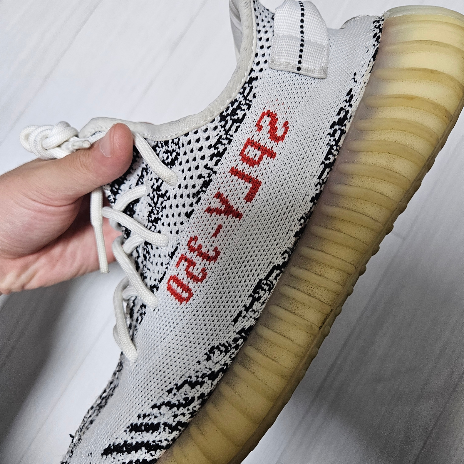 Adidas Yeezy Boost 350 V2 Zebra 2017/2019/2020 착용 스타일