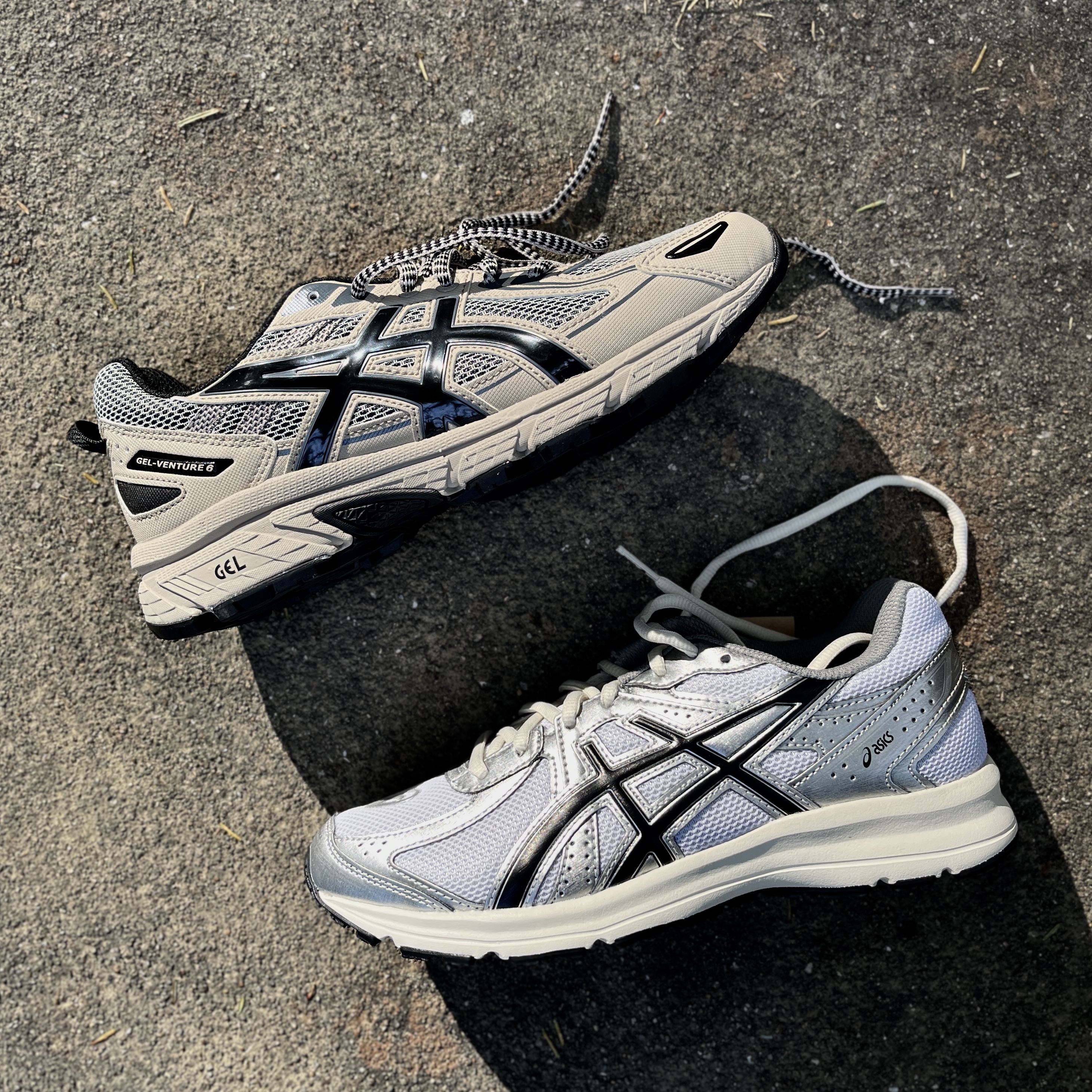 Asics Gel-Venture 6 Feather Grey Black, Asics Jog 100 S White Black - 2E Wide 착용 스타일