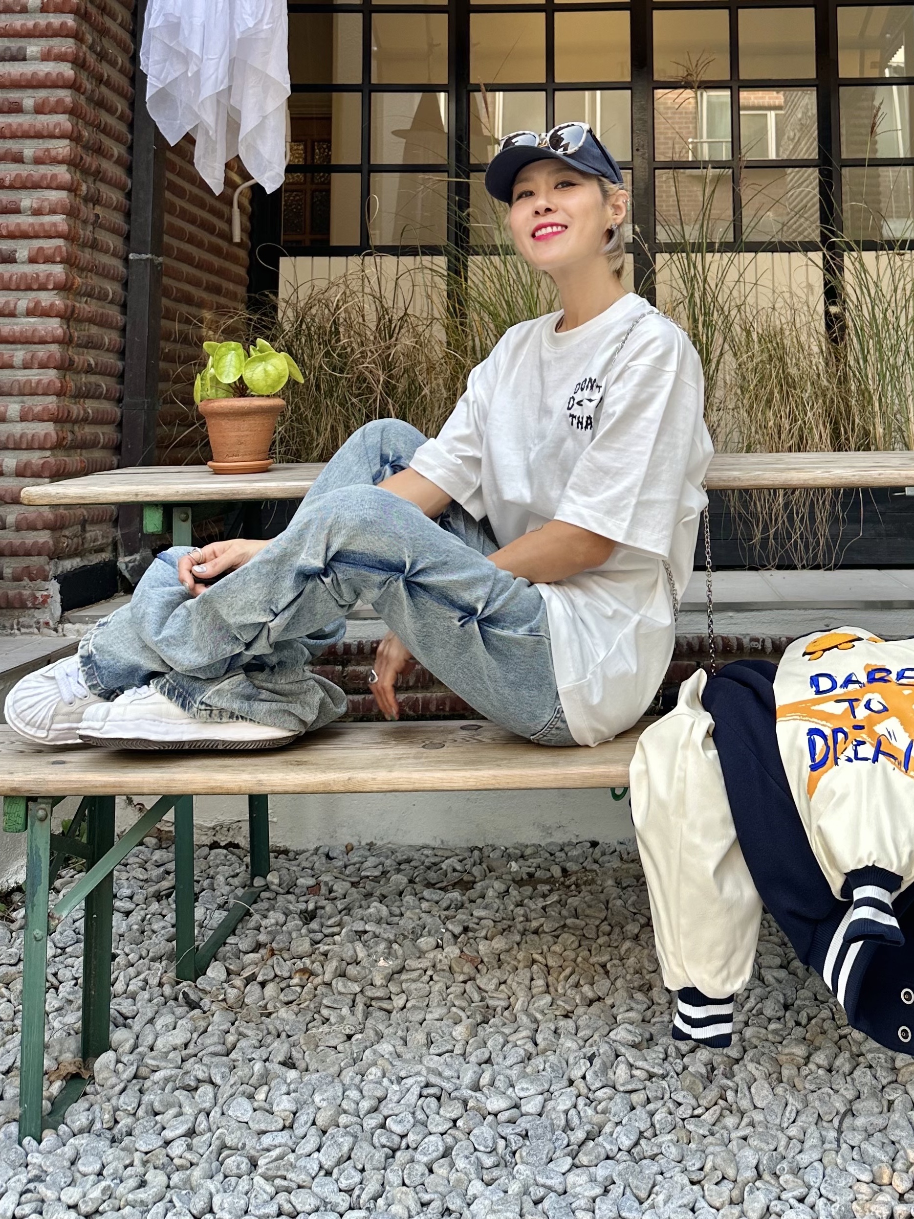 Maison Mihara Yasuhiro Blakey OG Sole Leather Low-top Sneakers White, Maison Margiela Small Leather Chain Wallet Black 착용 스타일 - 5