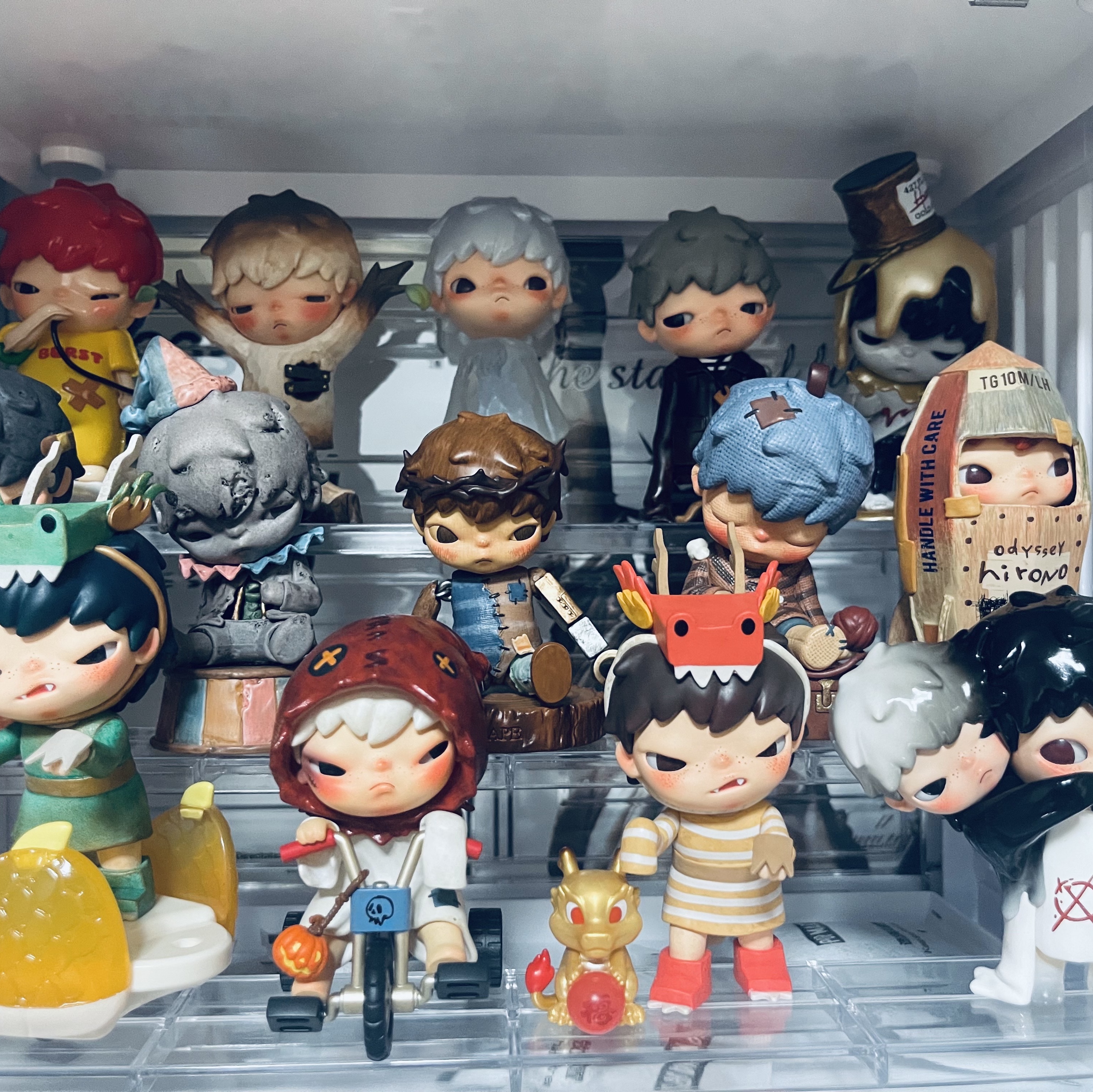 Pop Mart Hirono Mime Series Sealed Case (12 Blind Boxes) 착용 스타일 - 2