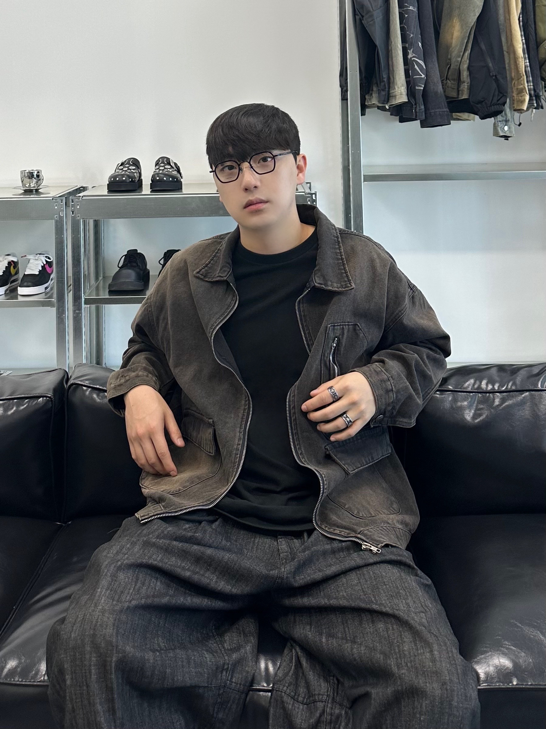 Toga Virilis AJ1066 Mules Leather Black, Nike x Peaceminusone Air Force 1 Low Para-Noise 3.0 Black and Multicolor 착용 스타일 - 1