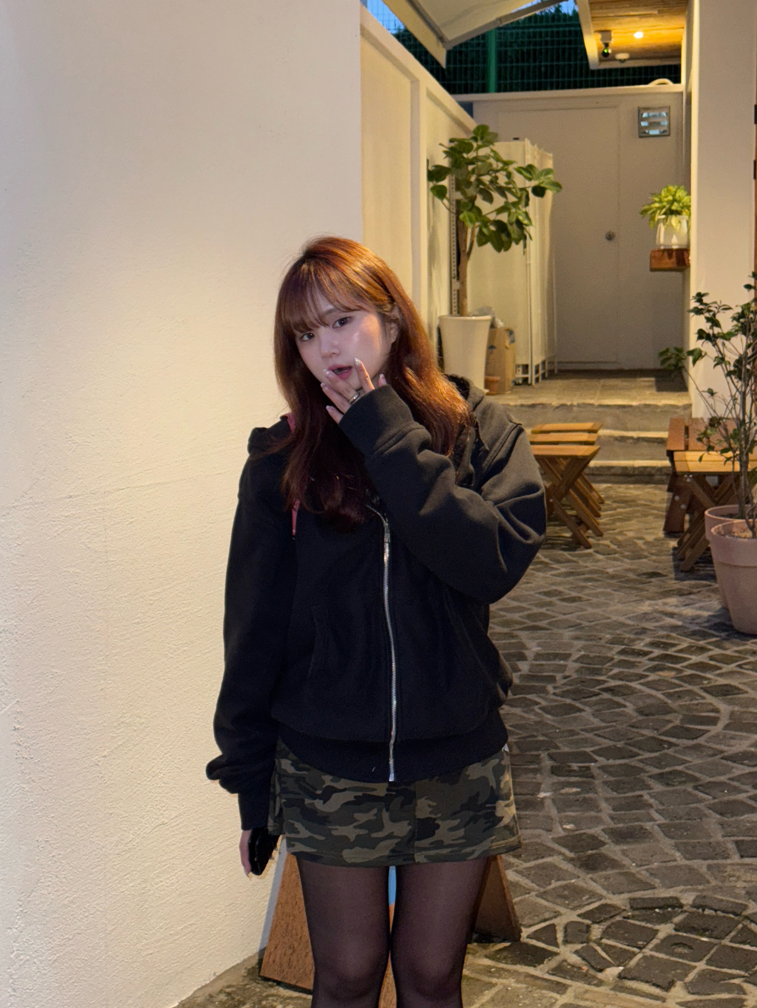 Roughneck Camo low rise skirt, Adidas Box Hog 2.0 Boots Core Black Cloud White 착용 스타일 - 1
