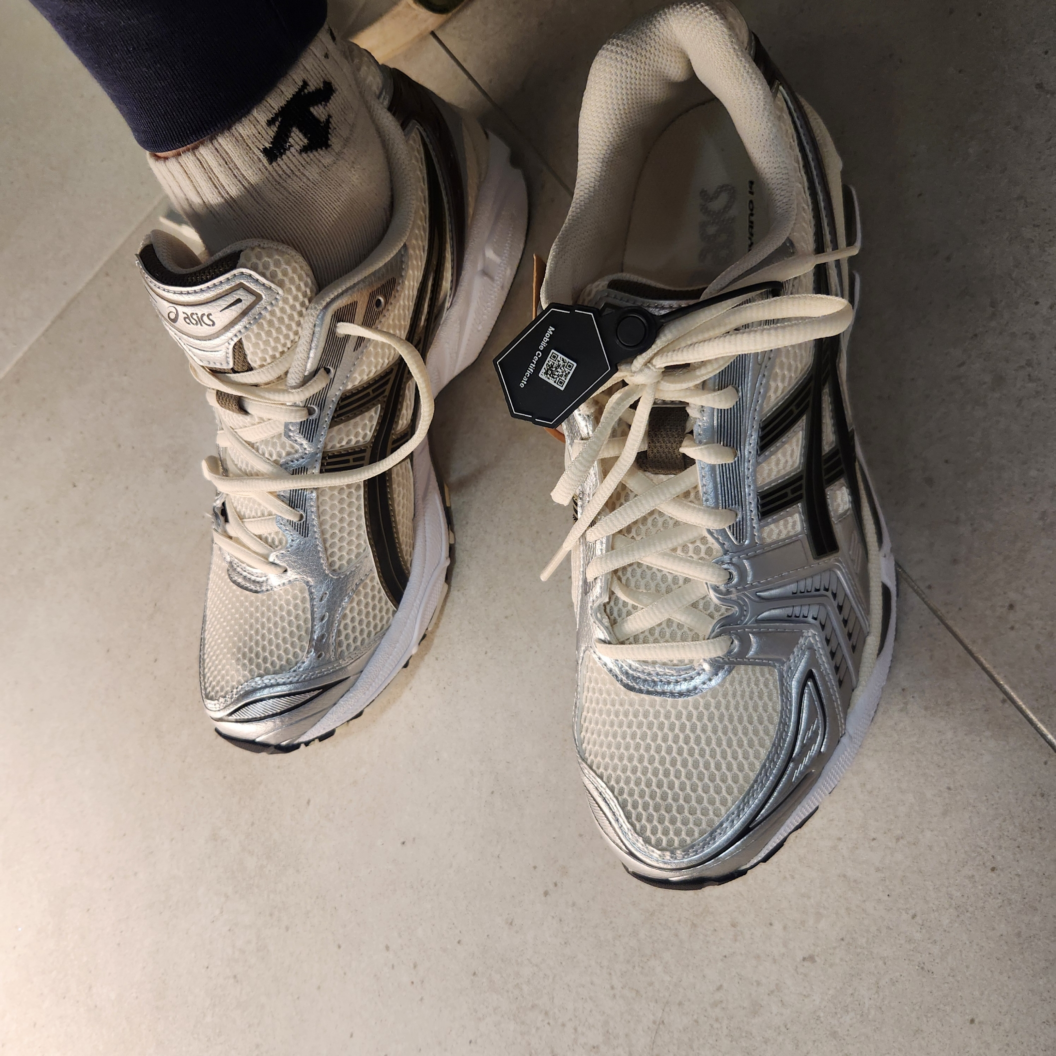 Asics Gel-Kayano 14 Cream Black 착용 스타일